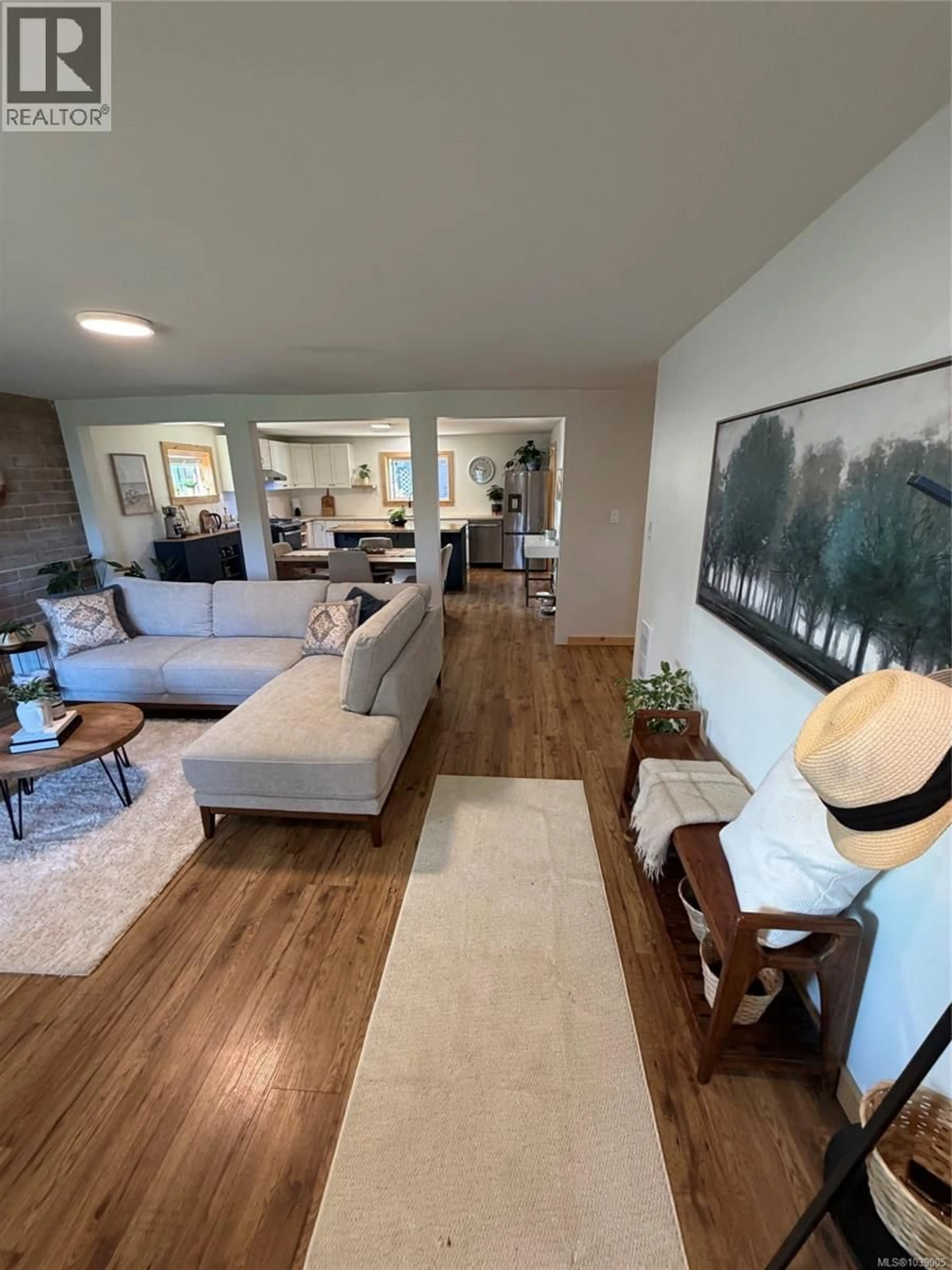 Living room with furniture, unknown for 548 NOVA STREET, Nanaimo British Columbia V8P4J1