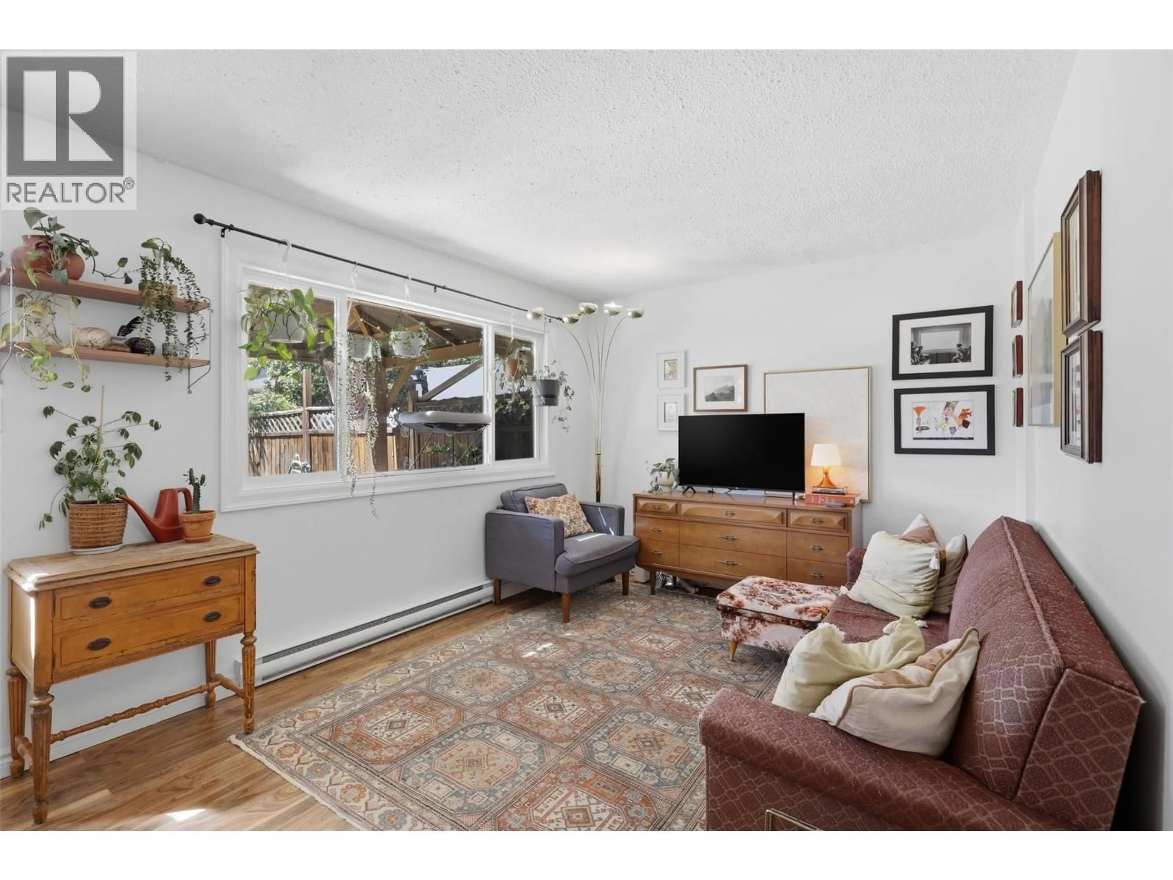 Living room with furniture, unknown for 55 - 1697 GREENFIELD AVENUE, Kamloops British Columbia V2B4N5