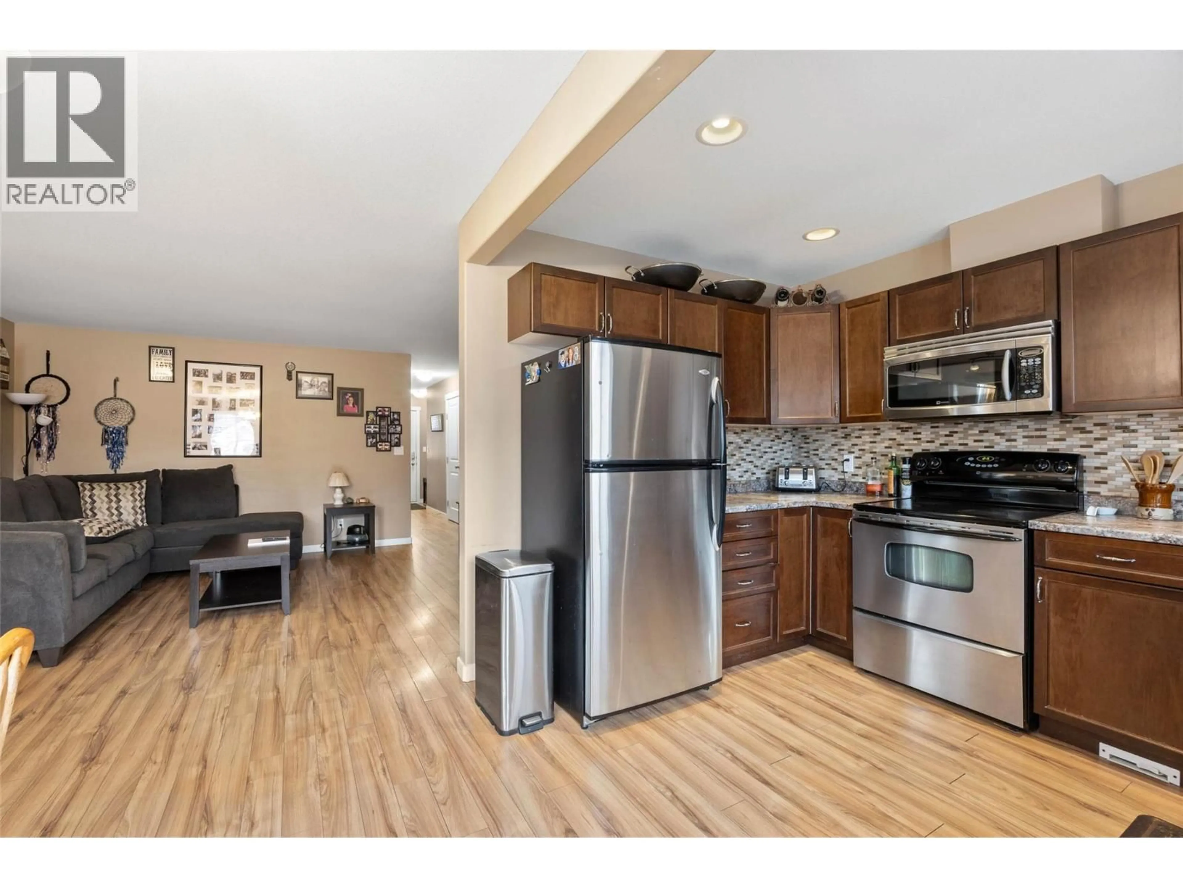 Open concept kitchen, wood/laminate floor for 17 - 930 STAGECOACH DRIVE, Kamloops British Columbia V2B0A9