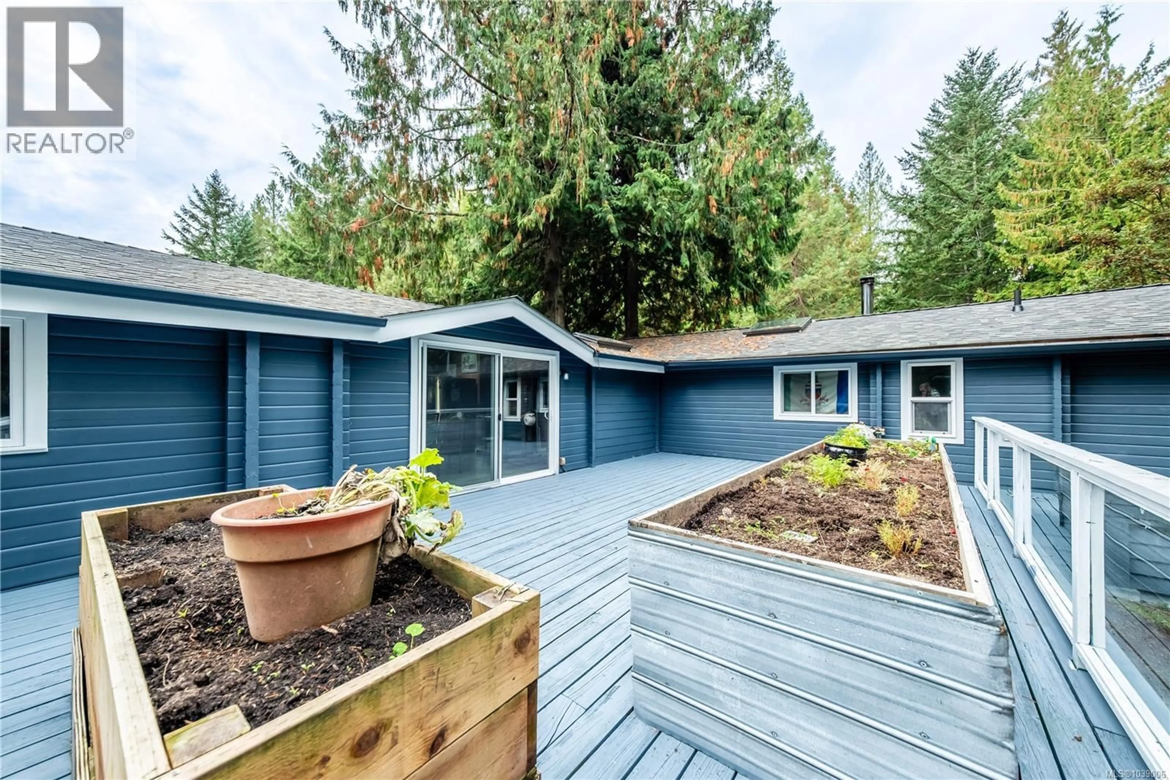 Home with vinyl exterior material, unknown for 336 HEMLOCK AVENUE, Gabriola Island British Columbia V0R1X1