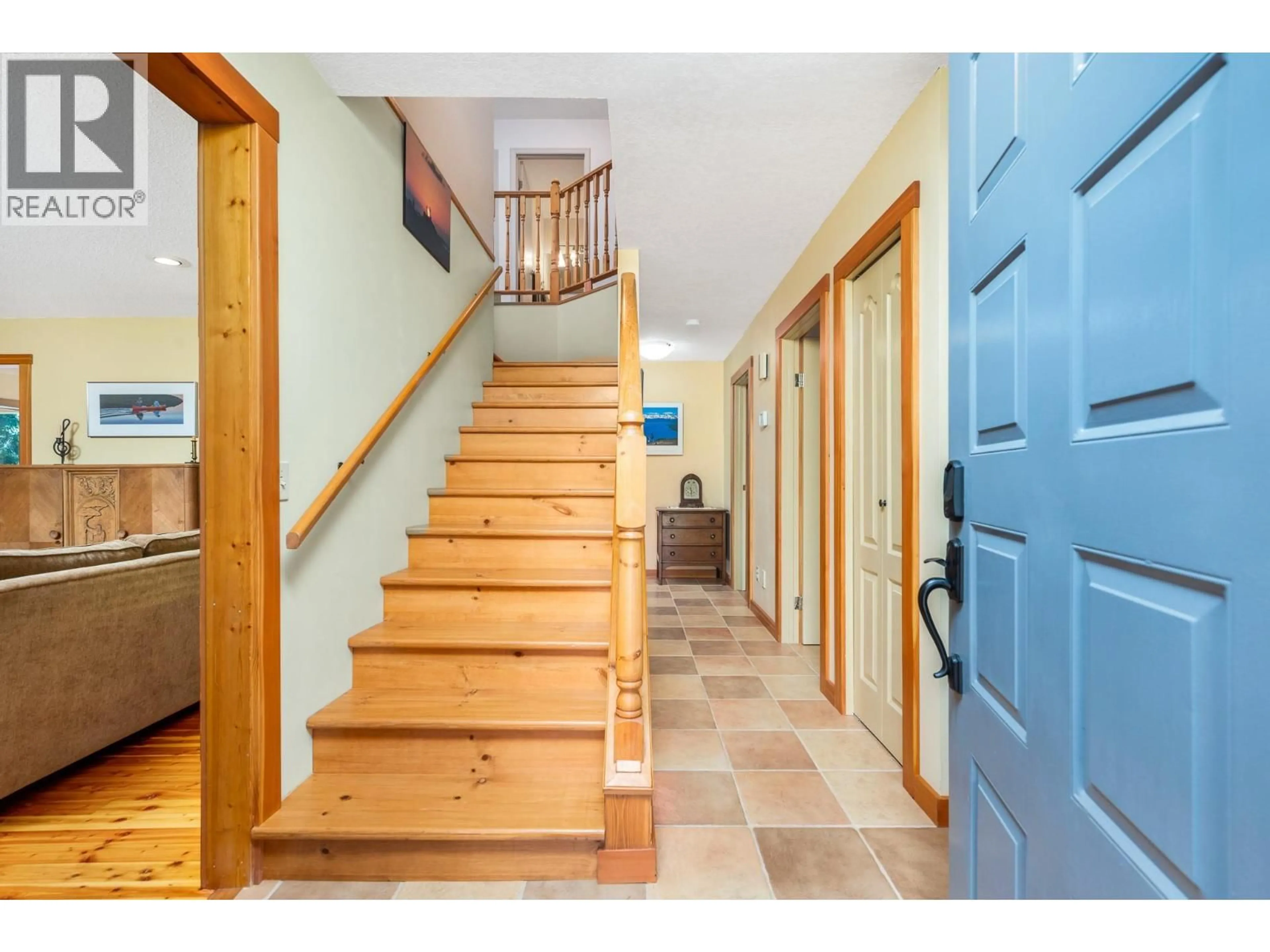 Indoor entryway for 2245 OKANAGAN STREET, Armstrong British Columbia V0E1B0