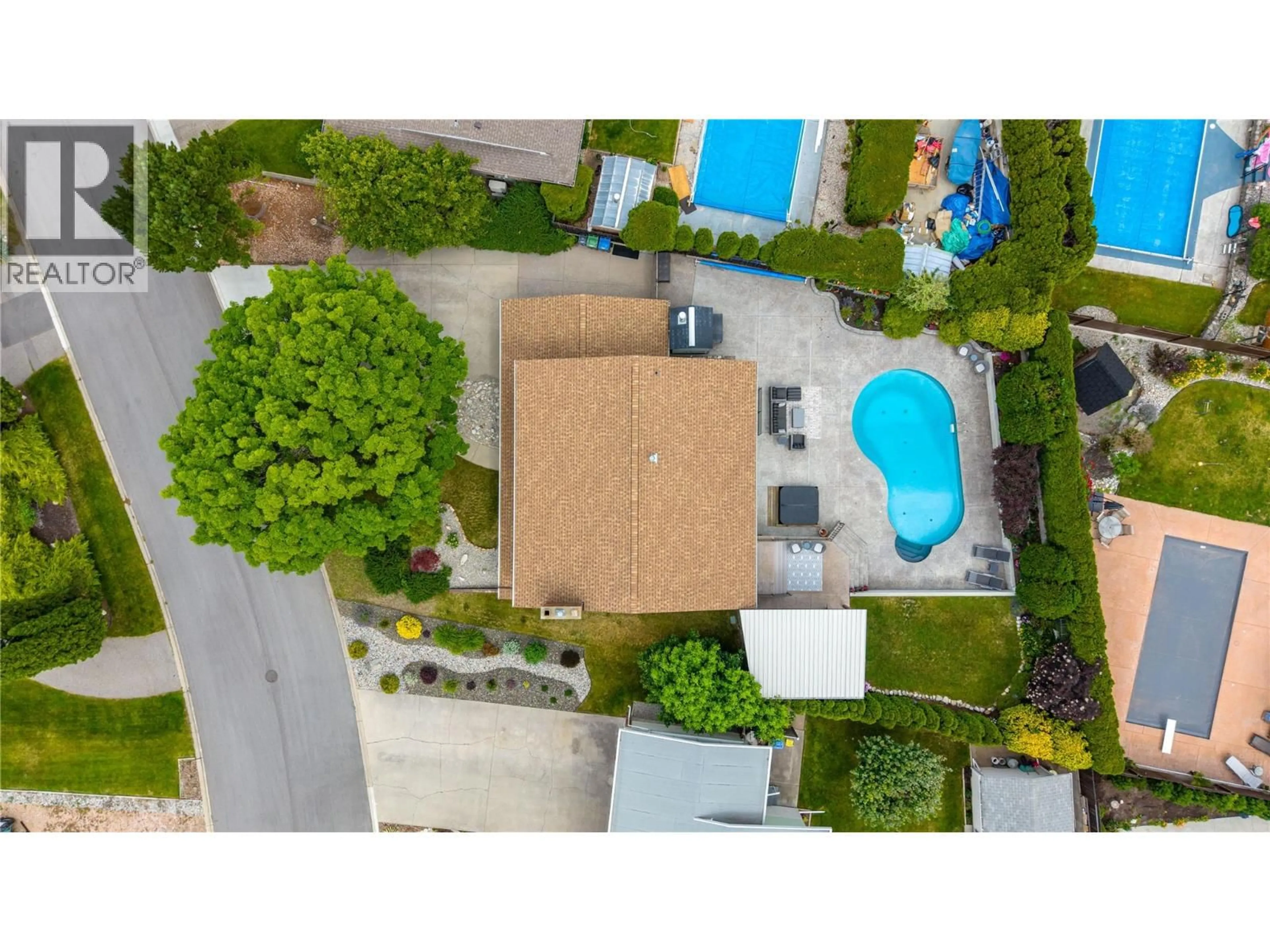 A pic from outside/outdoor area/front of a property/back of a property/a pic from drone, street for 542 TRURO STREET, Penticton British Columbia V2A6W4