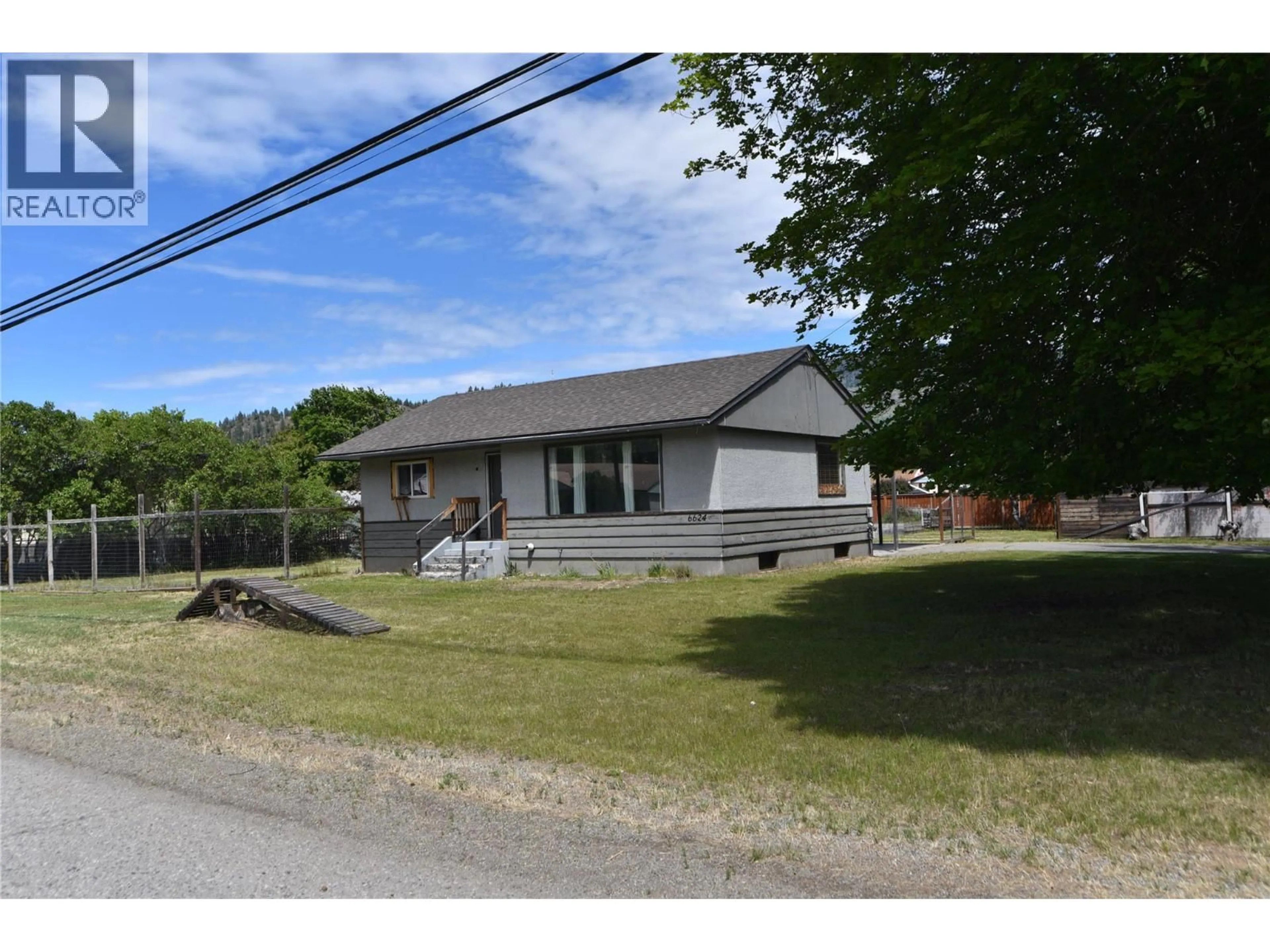 A pic from outside/outdoor area/front of a property/back of a property/a pic from drone, street for 6624 19TH STREET, Grand Forks British Columbia V0H1H0