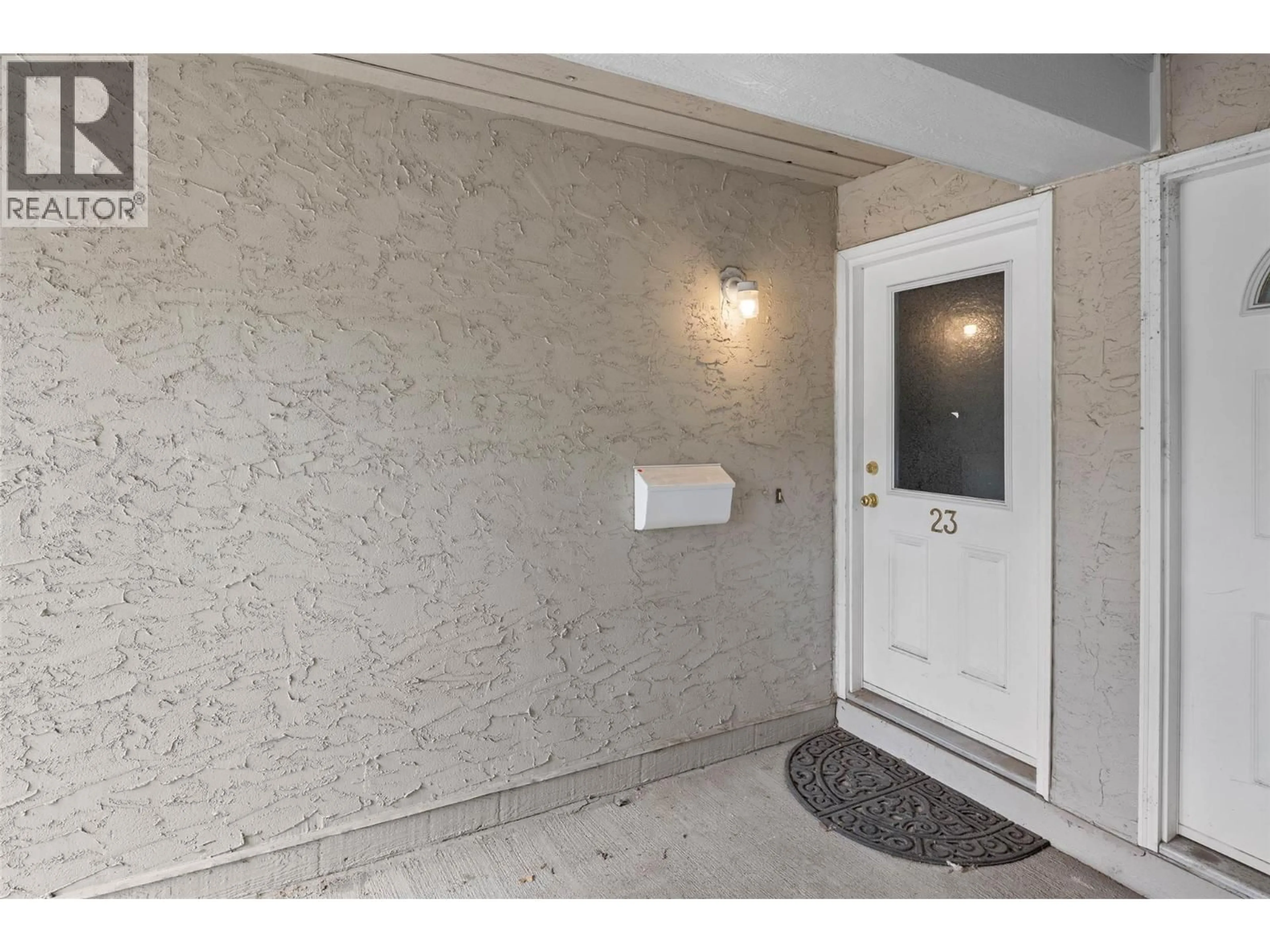 Indoor entryway for 23 - 1435 SUMMIT DRIVE, Kamloops British Columbia V2E1S4
