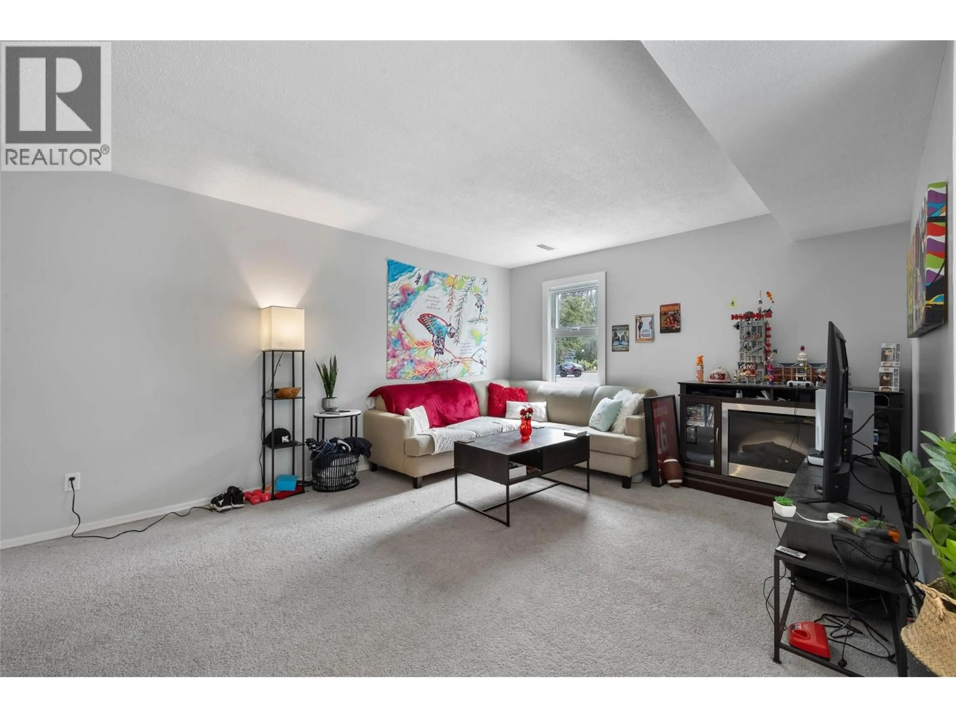 Living room with furniture, unknown for 23 - 1435 SUMMIT DRIVE, Kamloops British Columbia V2E1S4