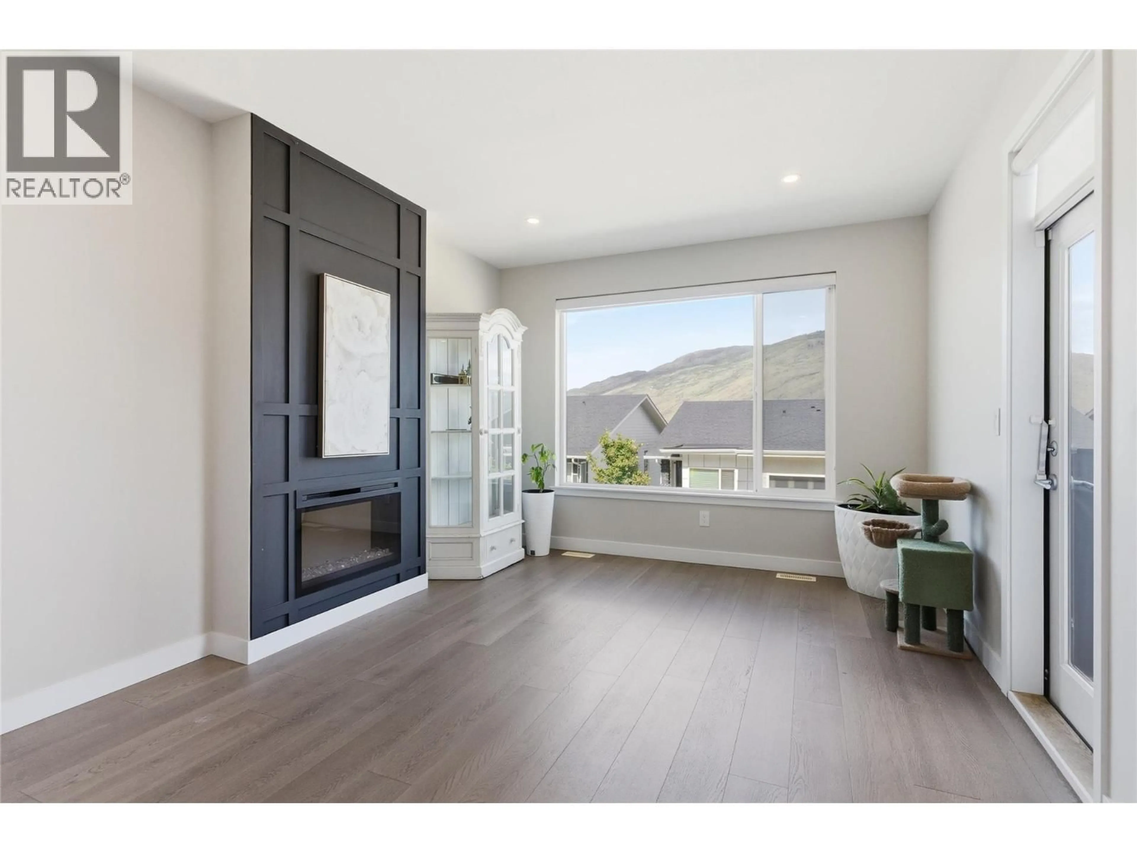 Indoor entryway for 105 - 2045 STAGECOACH DRIVE, Kamloops British Columbia V2B0H8