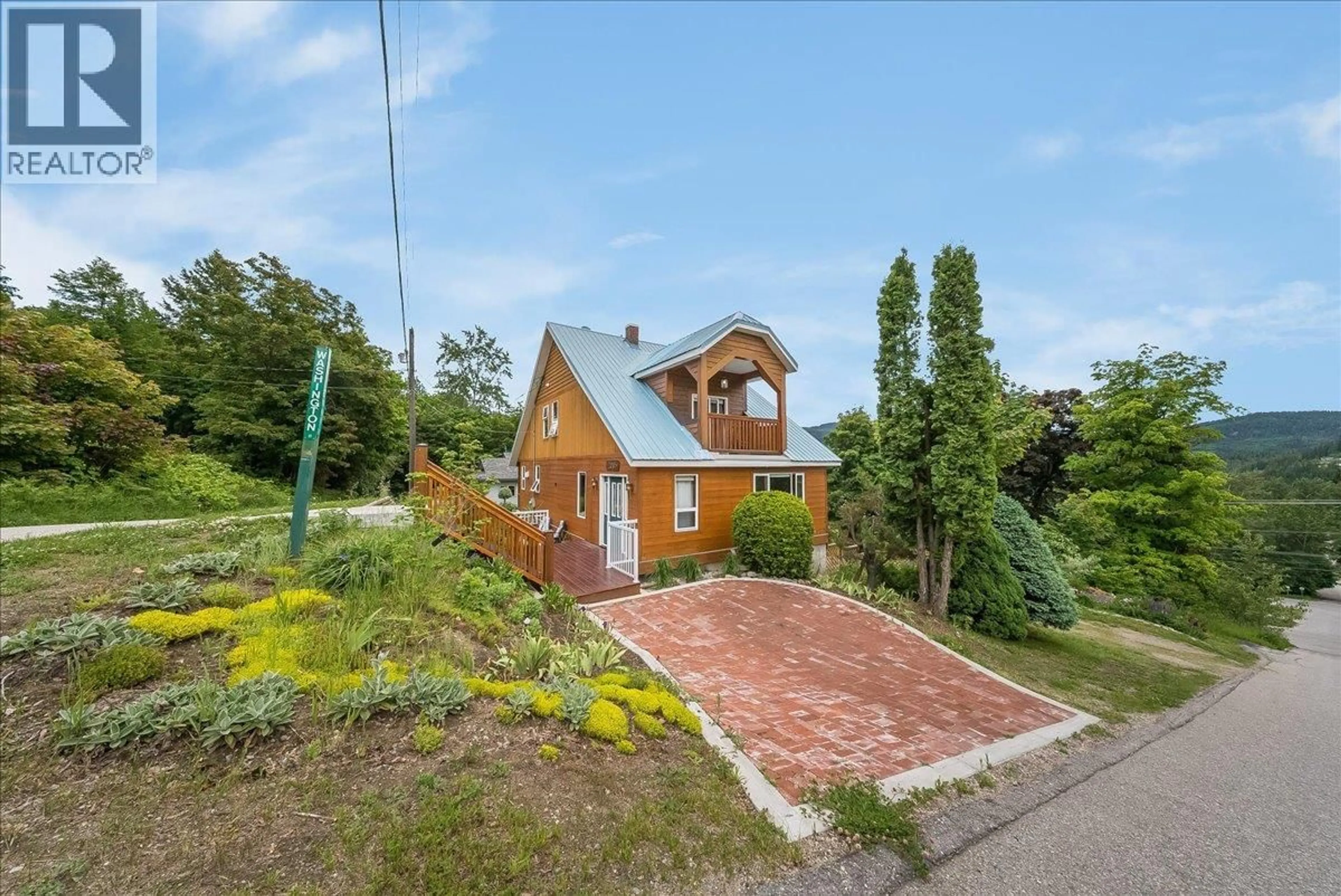 A pic from outside/outdoor area/front of a property/back of a property/a pic from drone, street for 2005 KOOTENAY AVENUE, Rossland British Columbia V0G1Y0