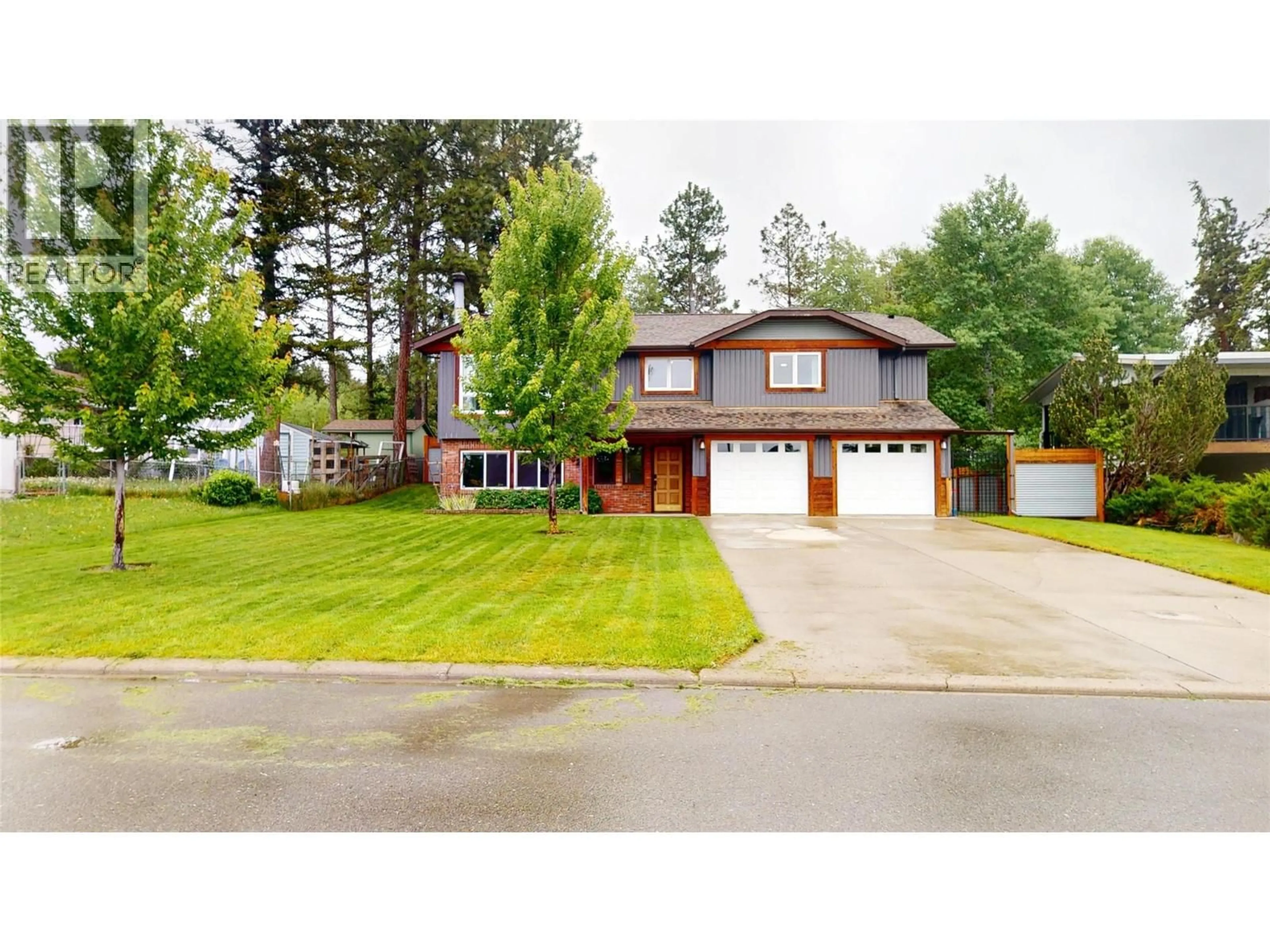 Home with vinyl exterior material, street for 1820 MT CONNELL CRESCENT NORTH, Cranbrook British Columbia V1C5V7