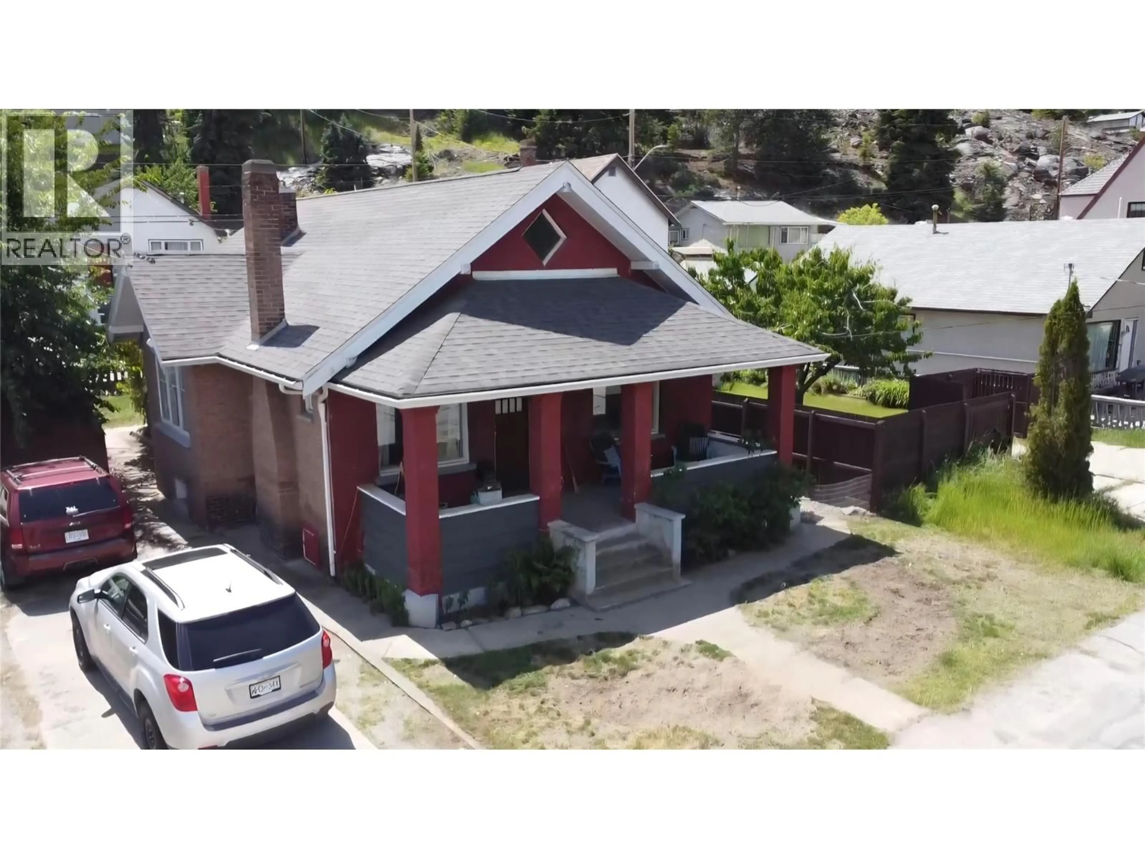 A pic from outside/outdoor area/front of a property/back of a property/a pic from drone, street for 390 BINNS STREET, Trail British Columbia V1R3L1