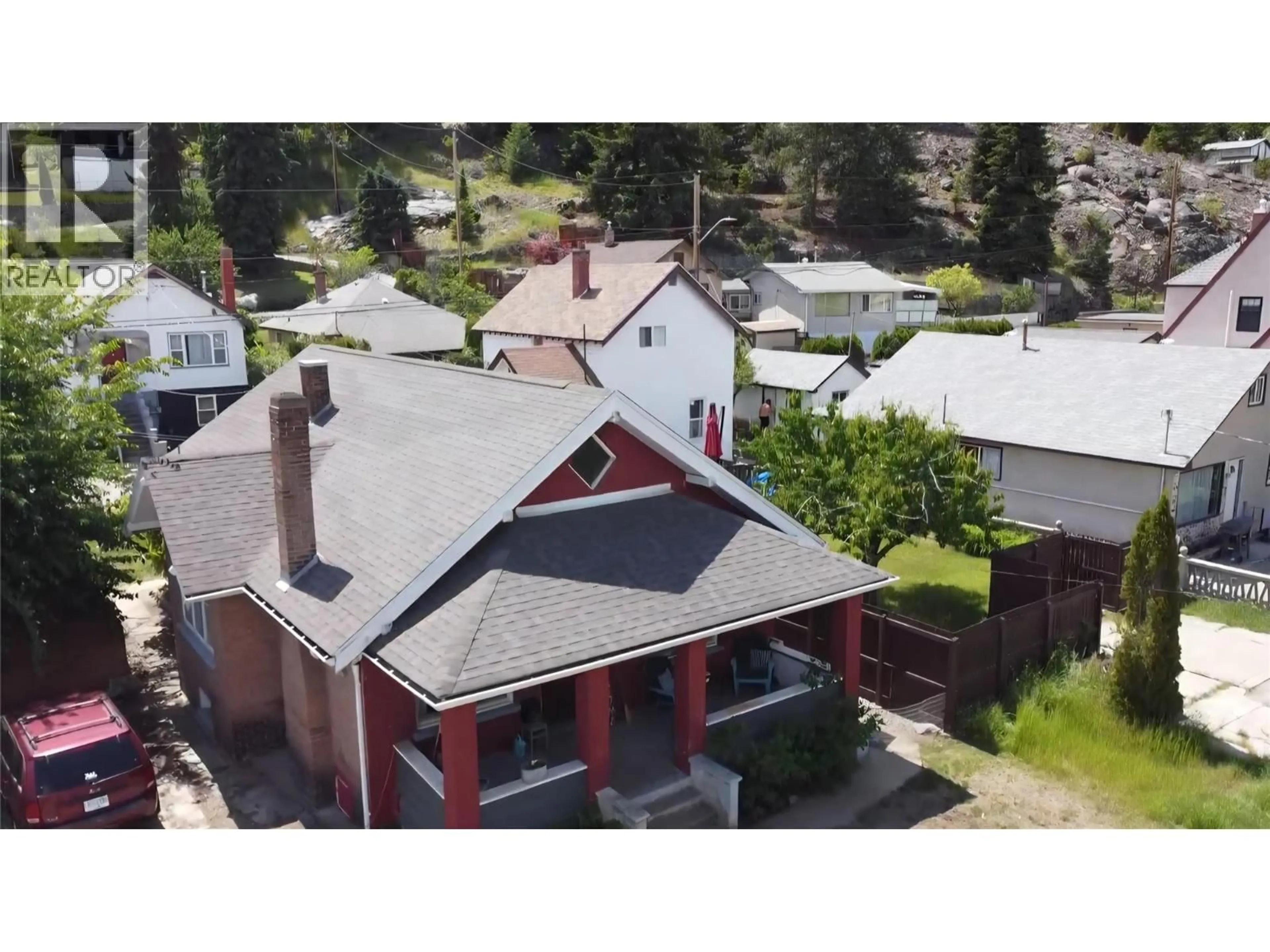 A pic from outside/outdoor area/front of a property/back of a property/a pic from drone, street for 390 BINNS STREET, Trail British Columbia V1R3L1