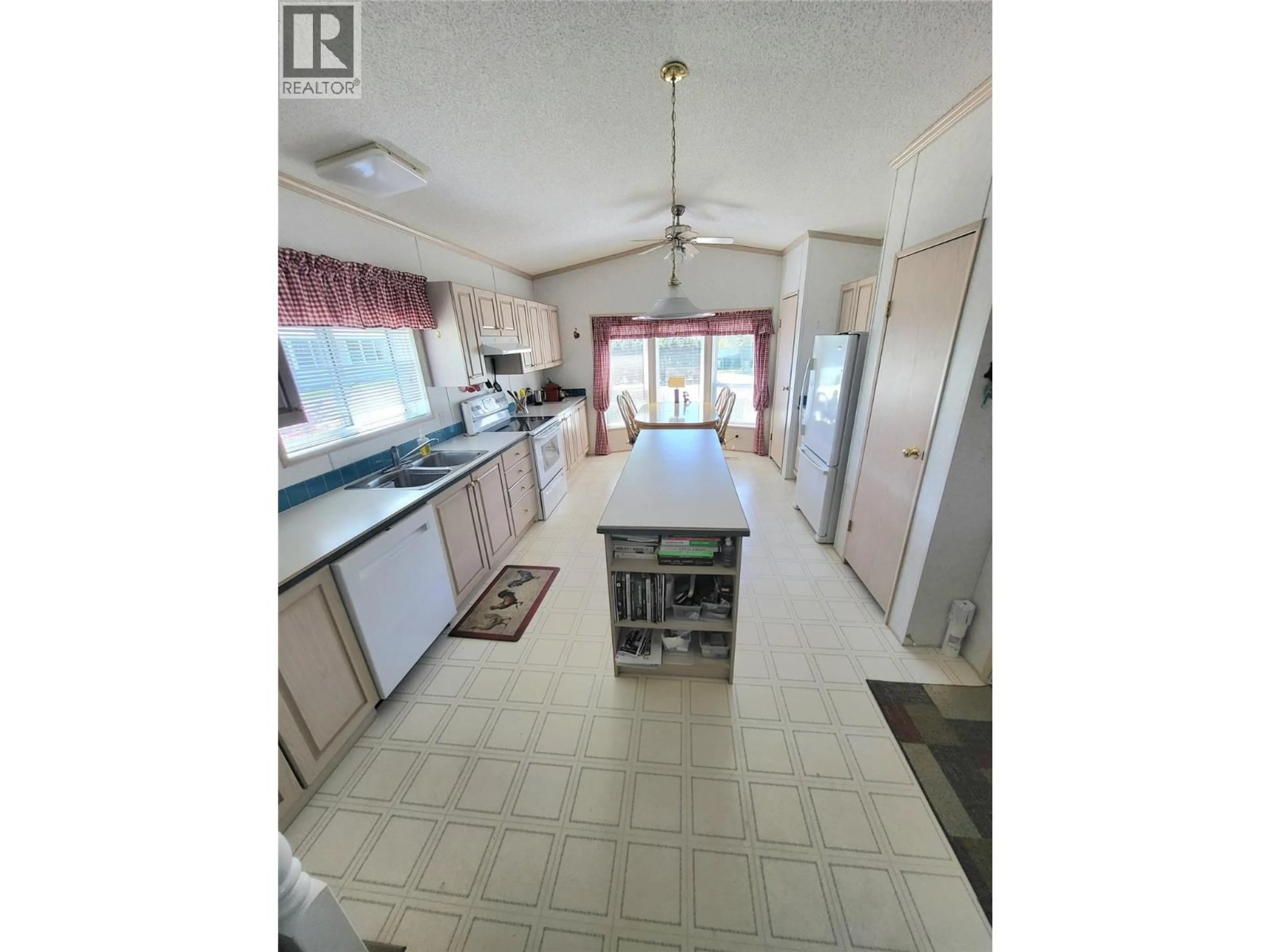 Open concept kitchen, ceramic/tile floor for 12 - 321 YORKTON AVENUE, Penticton British Columbia V2A3V6