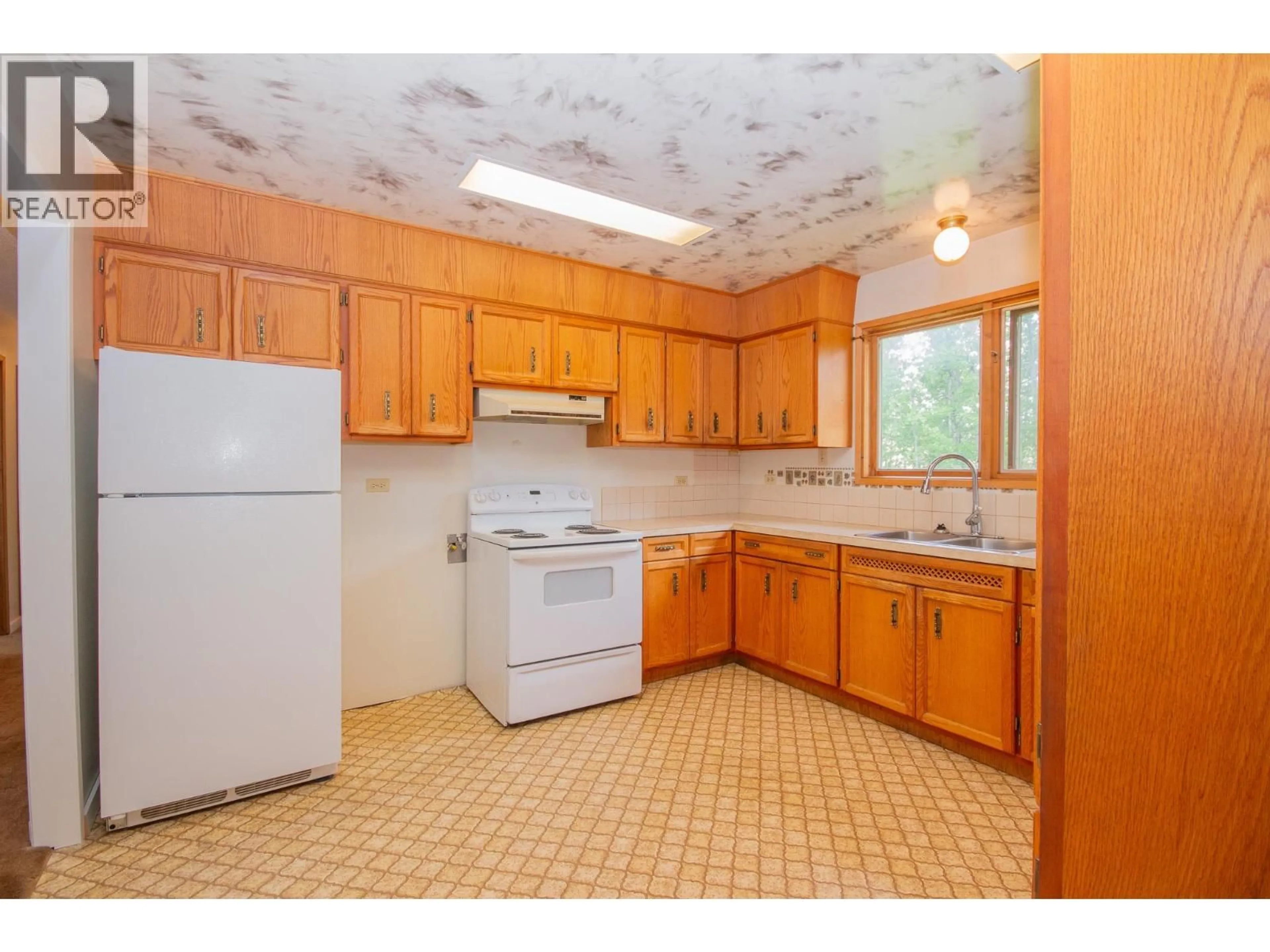 Standard kitchen, unknown for 9616 227 ROAD, Dawson Creek British Columbia V1G4T9