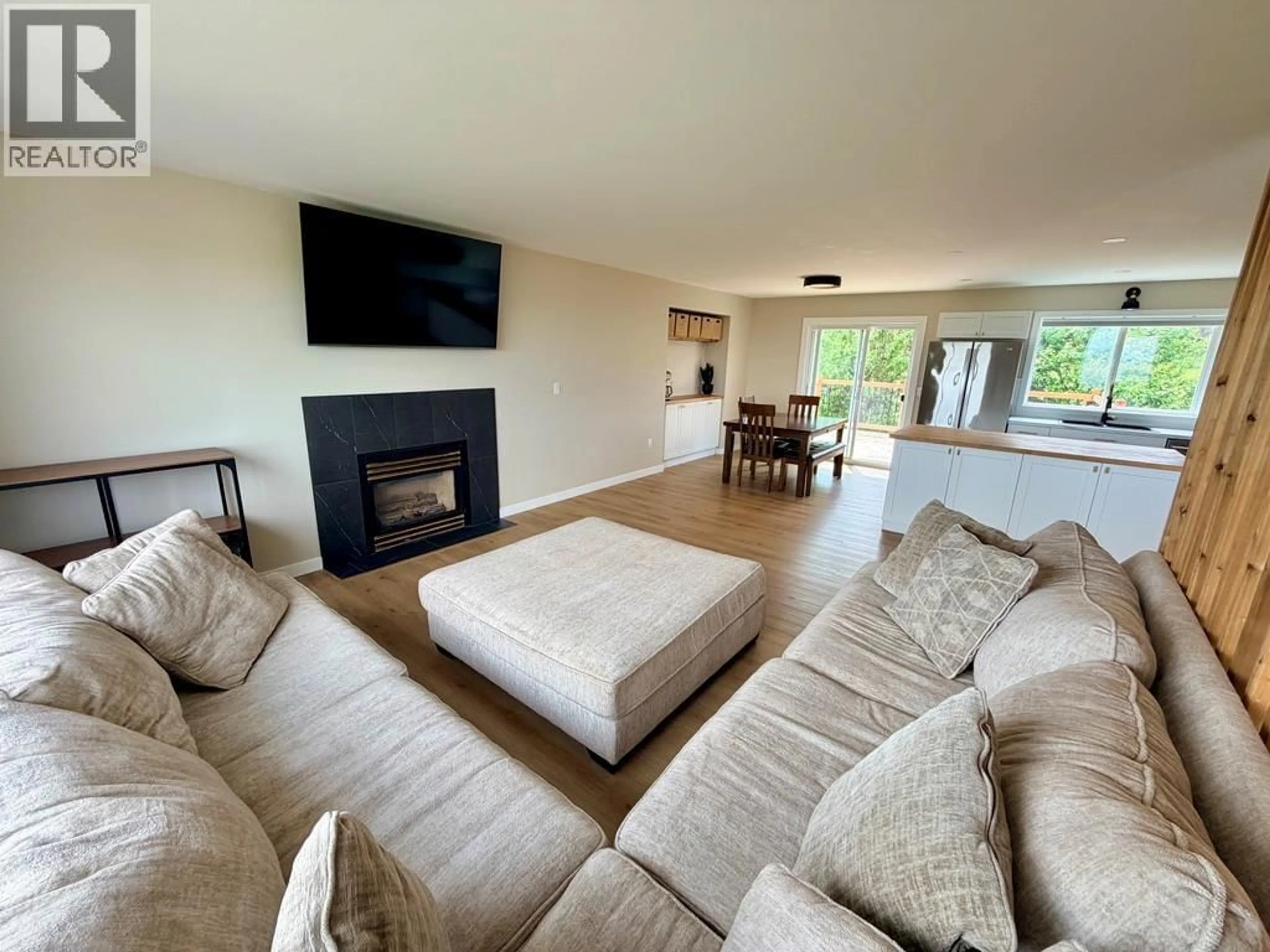 Living room with furniture, unknown for 1037 PARADISE VALLEY OTHER, Dawson Creek British Columbia V1G0H4