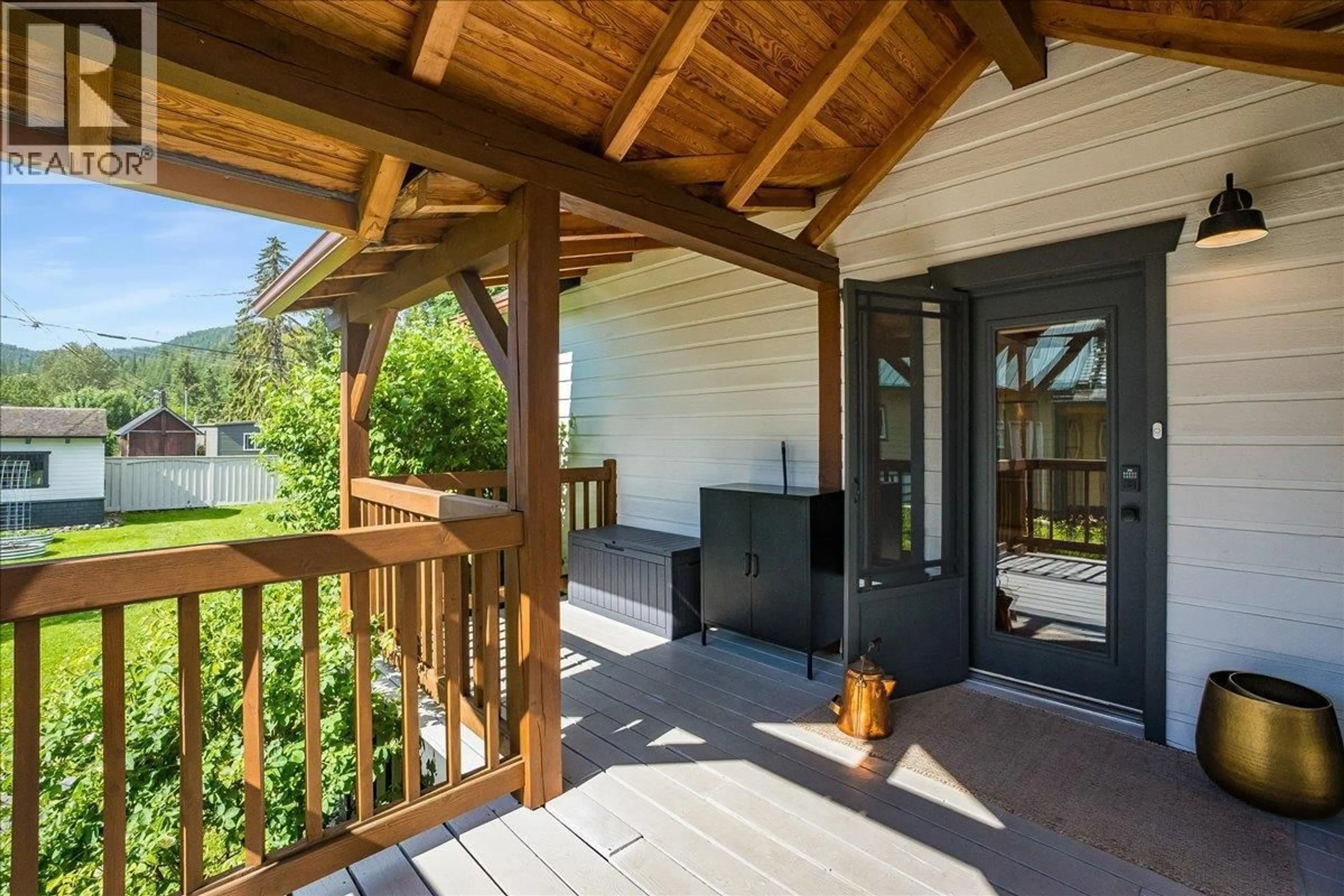 Patio, unknown for 233 D AVENUE, Kaslo British Columbia V0G1M0