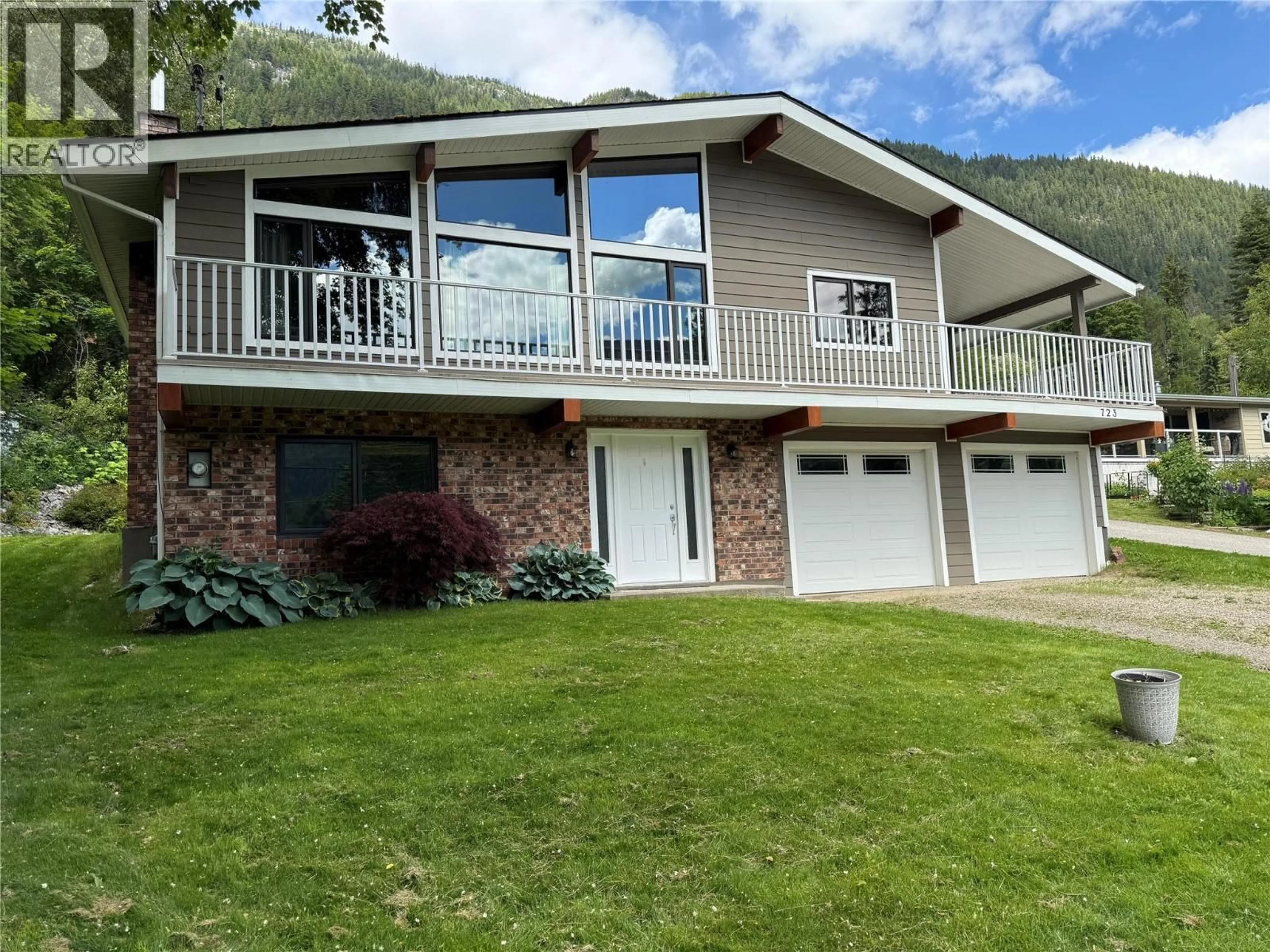 Home with vinyl exterior material, mountain view for 723 HIGHWAY 3A HIGHWAY, Nelson British Columbia V1L6M4