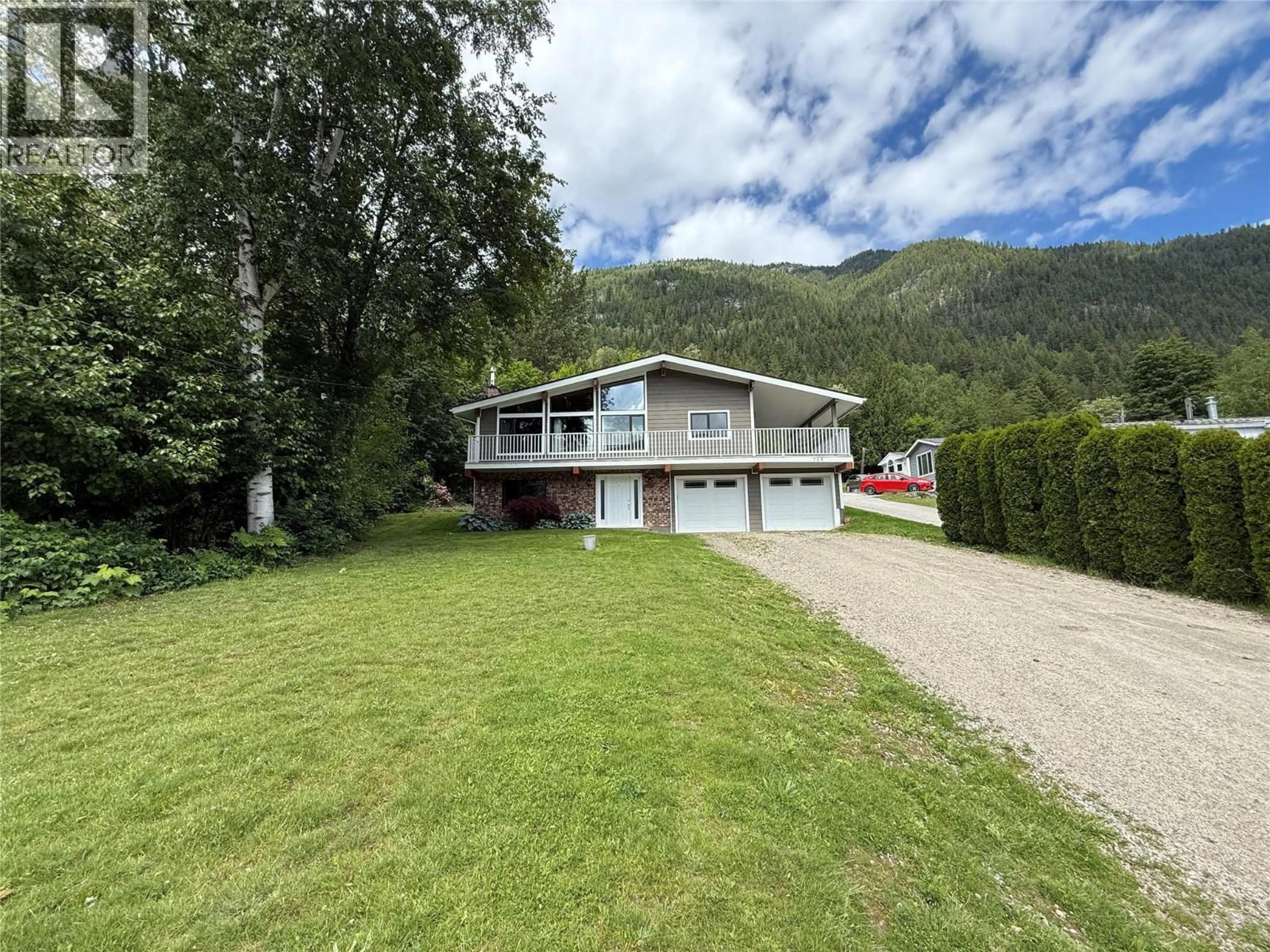 A pic from outside/outdoor area/front of a property/back of a property/a pic from drone, mountain view for 723 HIGHWAY 3A HIGHWAY, Nelson British Columbia V1L6M4