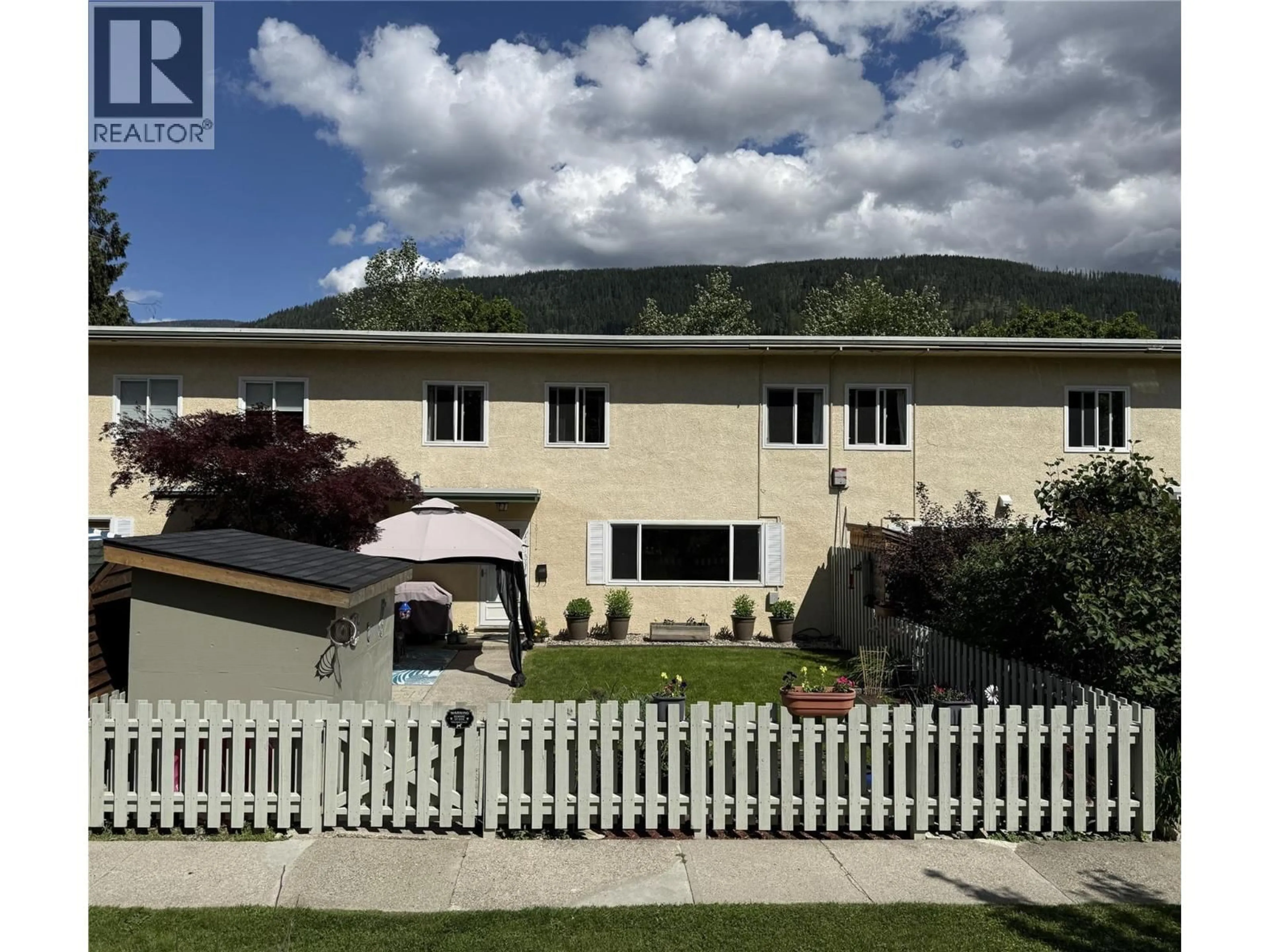 A pic from outside/outdoor area/front of a property/back of a property/a pic from drone, mountain view for 467 RICHARDS STREET WEST, Nelson British Columbia V1L3K2