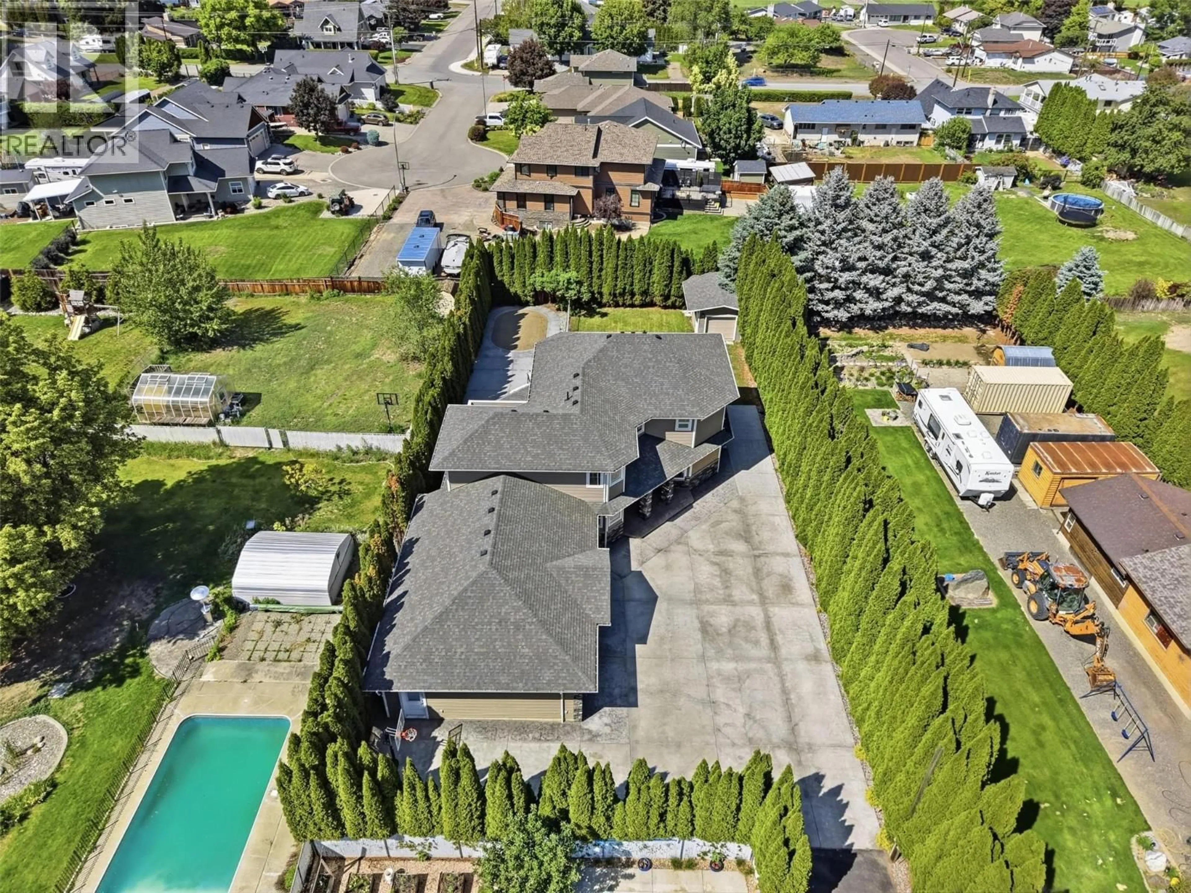 A pic from outside/outdoor area/front of a property/back of a property/a pic from drone, street for 876 SERLE ROAD, Kamloops British Columbia V2B6L9