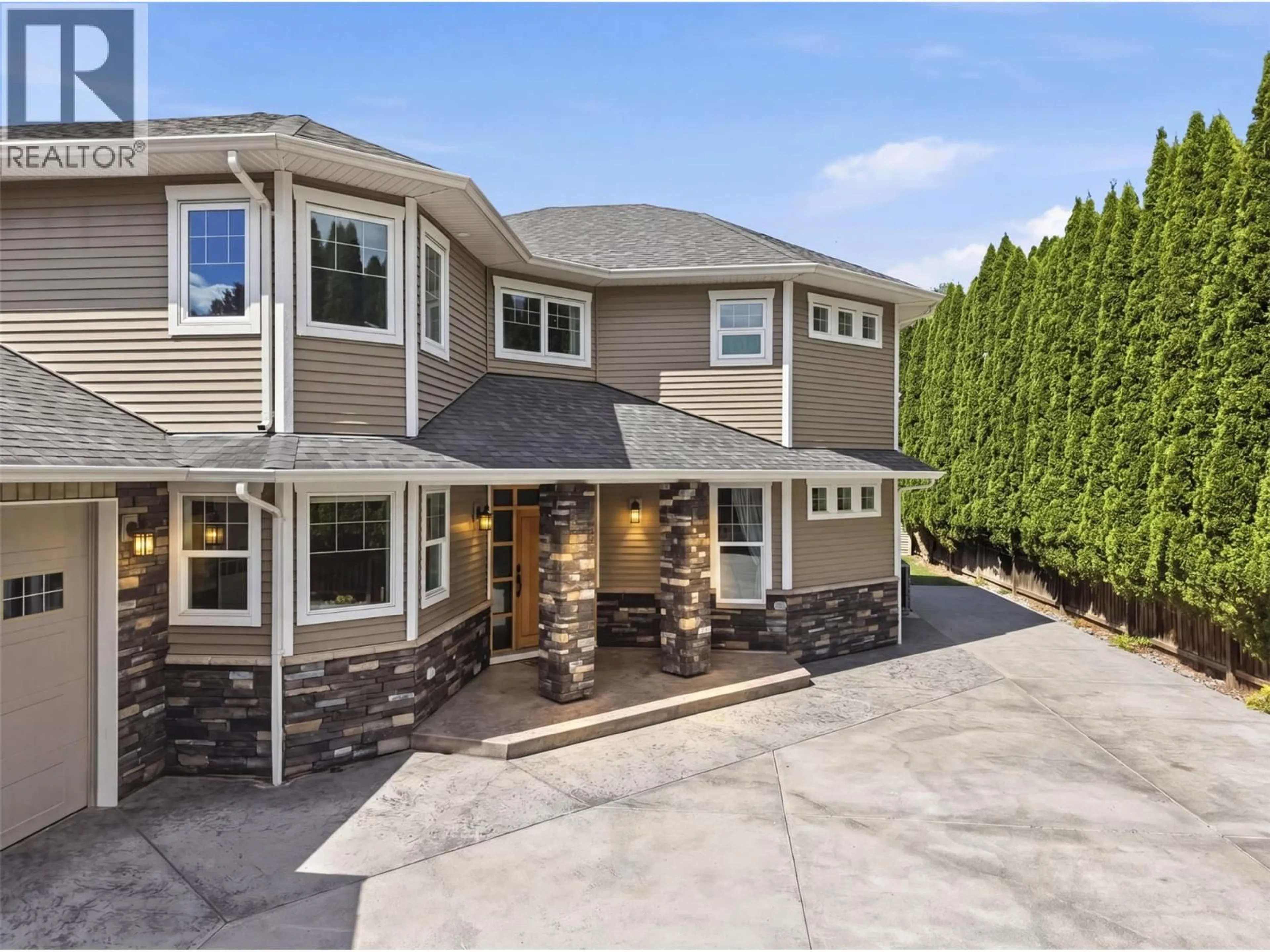 Home with vinyl exterior material, street for 876 SERLE ROAD, Kamloops British Columbia V2B6L9
