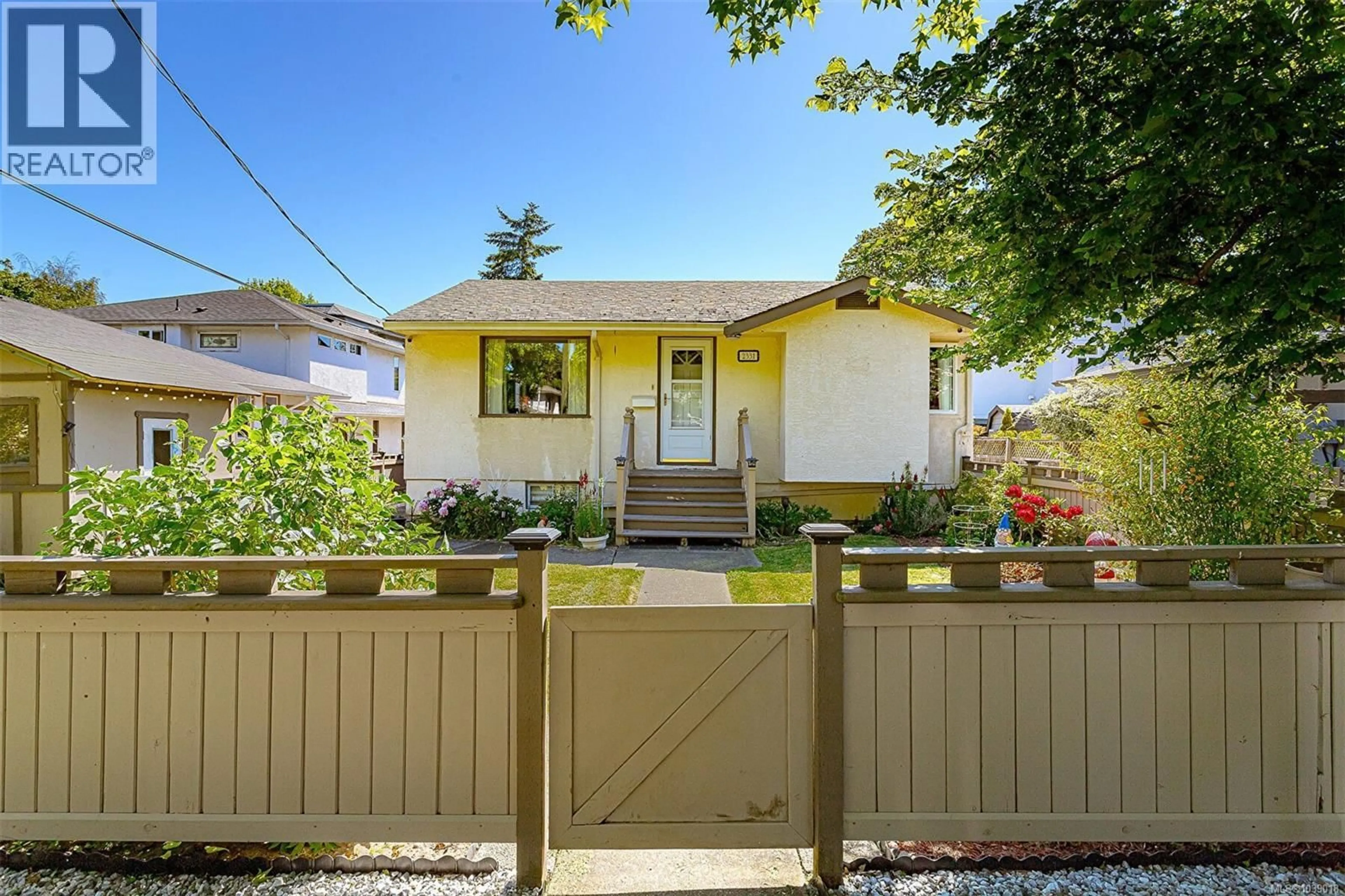 Unknown for 2331 VICTOR STREET, Victoria British Columbia V8R4C8