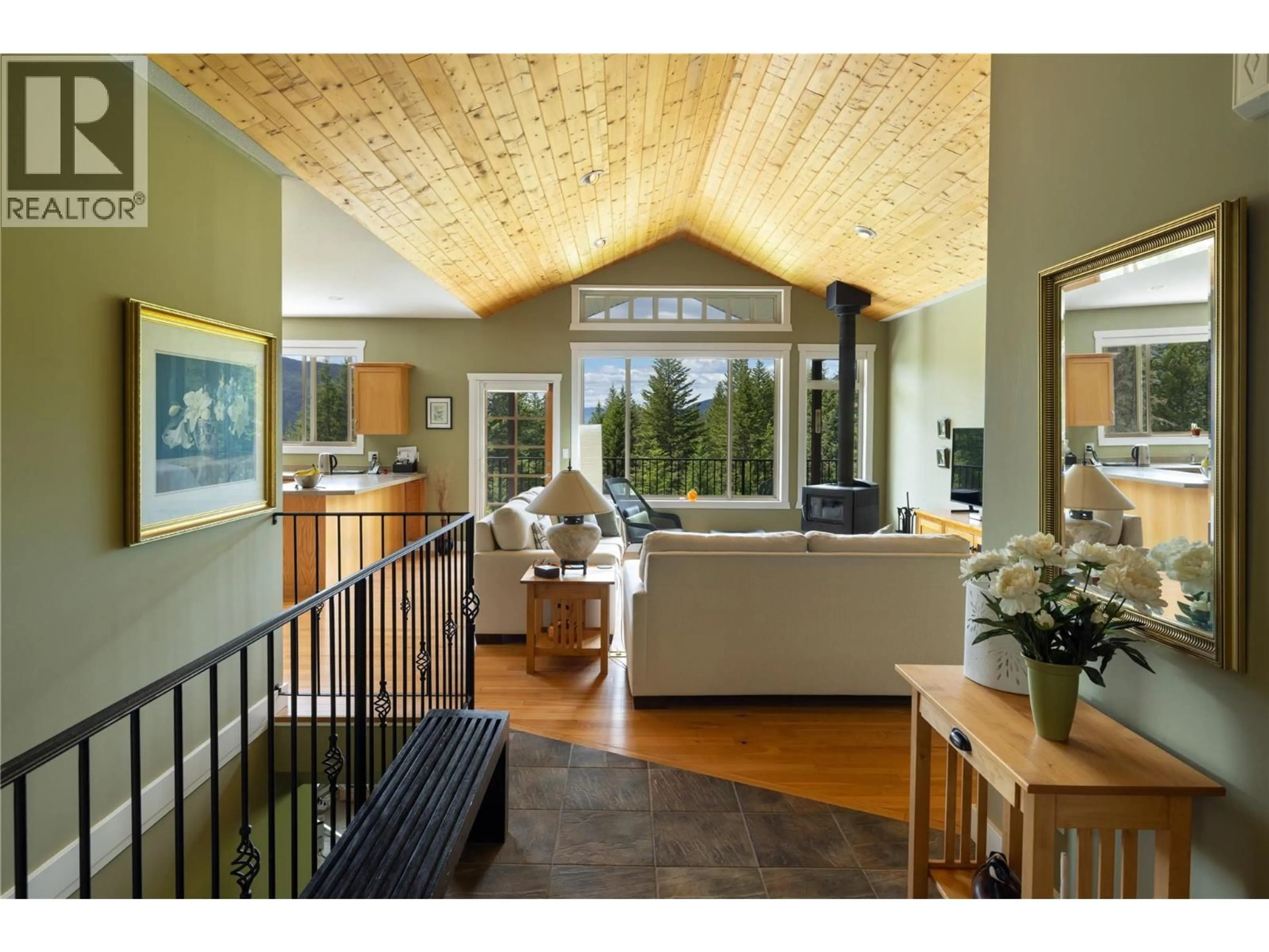 Indoor entryway for 5128 BOLEAN LAKE ROAD, Falkland British Columbia V0E1W0