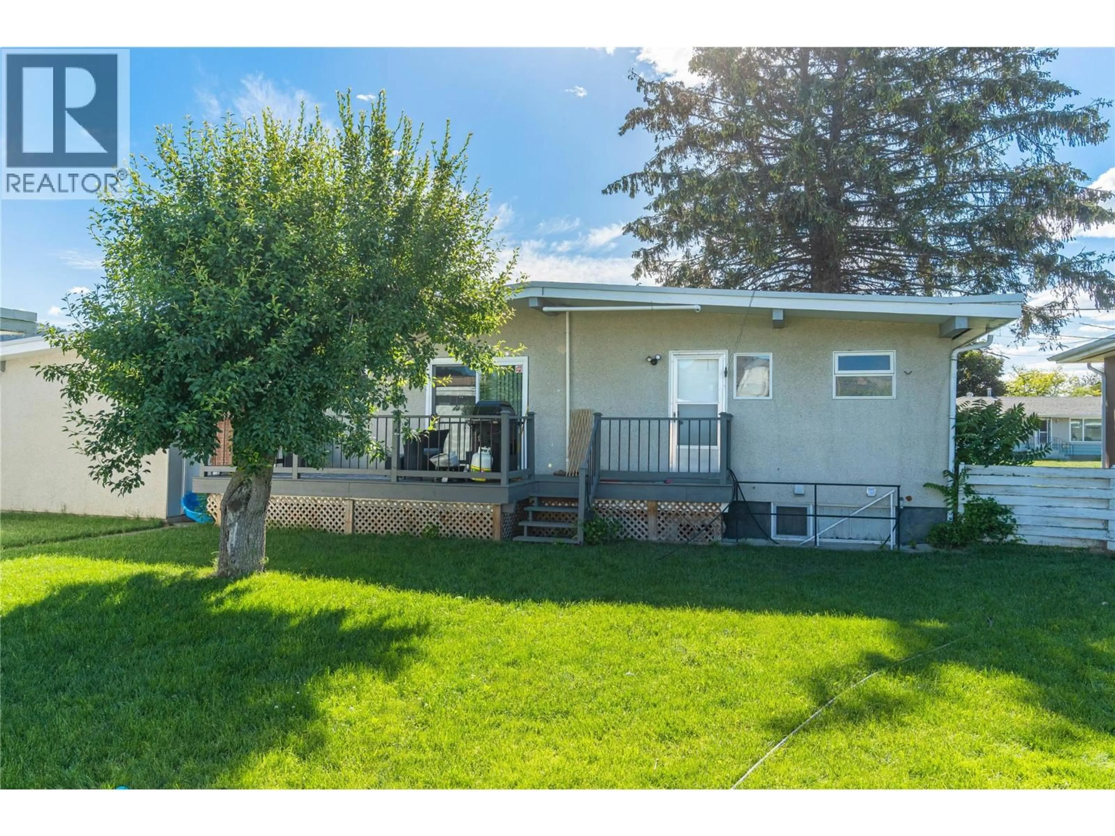 A pic from outside/outdoor area/front of a property/back of a property/a pic from drone, street for 745 KELLY DRIVE, Kamloops British Columbia V2B4G5