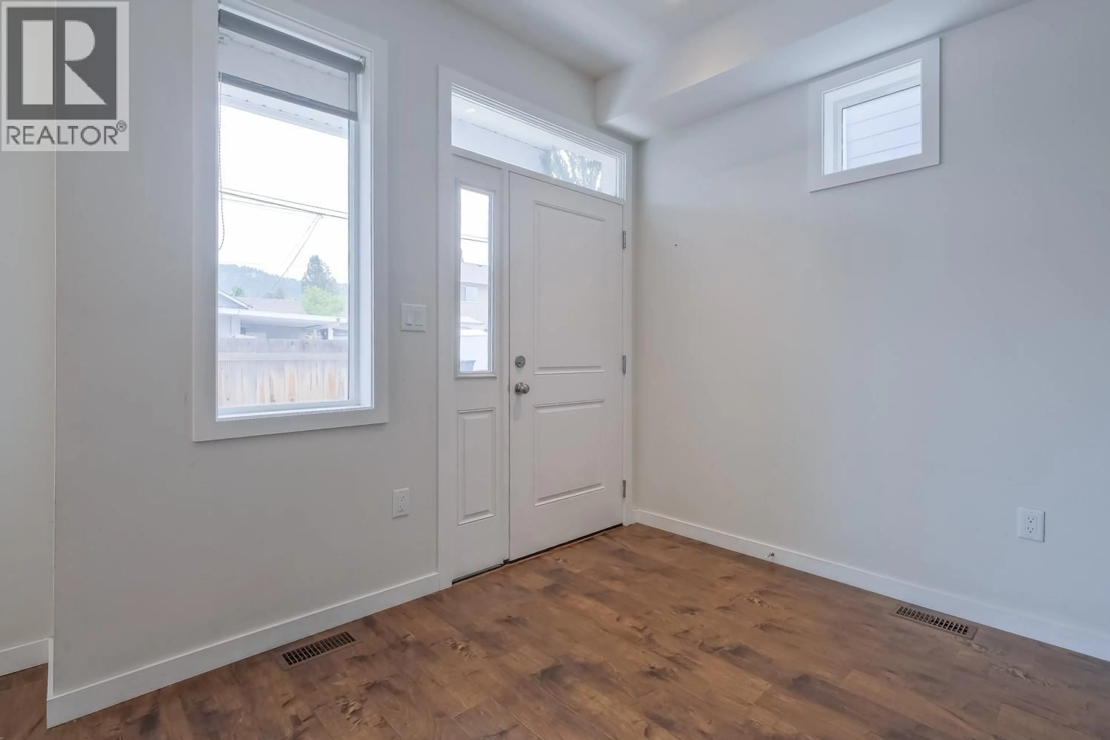 Indoor entryway for 102 - 424 BRAID STREET, Penticton British Columbia V2A4Y2