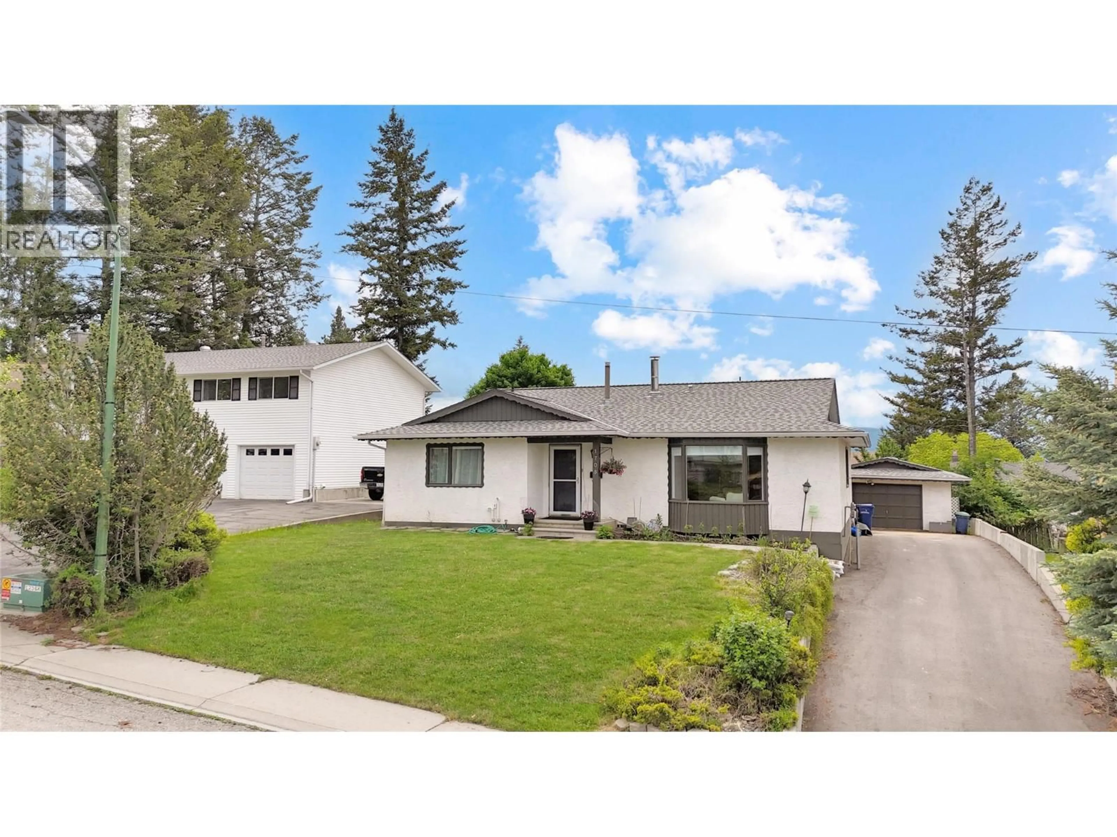 Home with vinyl exterior material, street for 1708 MT NELSON CRESCENT, Cranbrook British Columbia V1C5T7