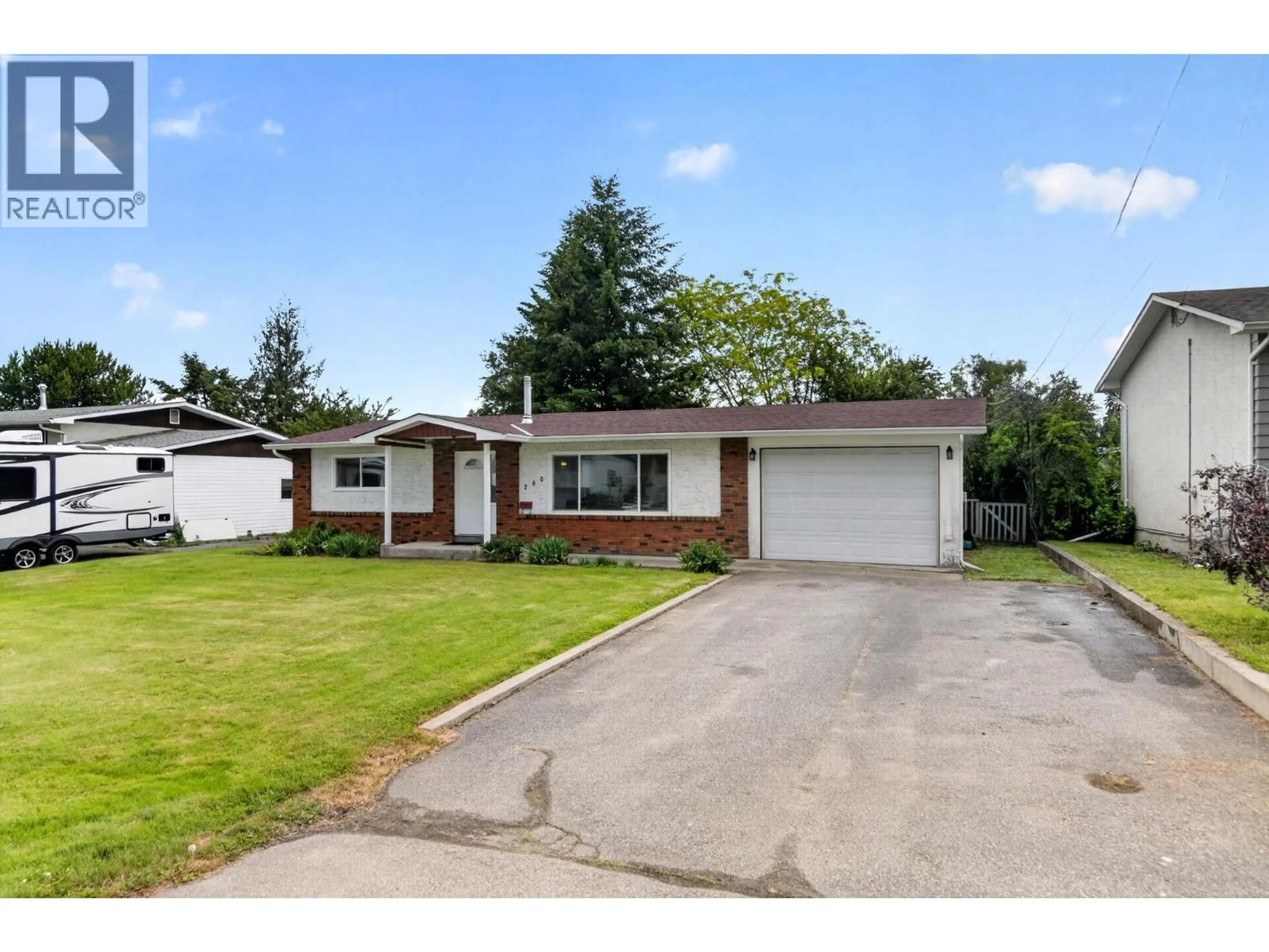Home with vinyl exterior material, street for 300 PATTERSON ROAD, Kelowna British Columbia V1X2L2