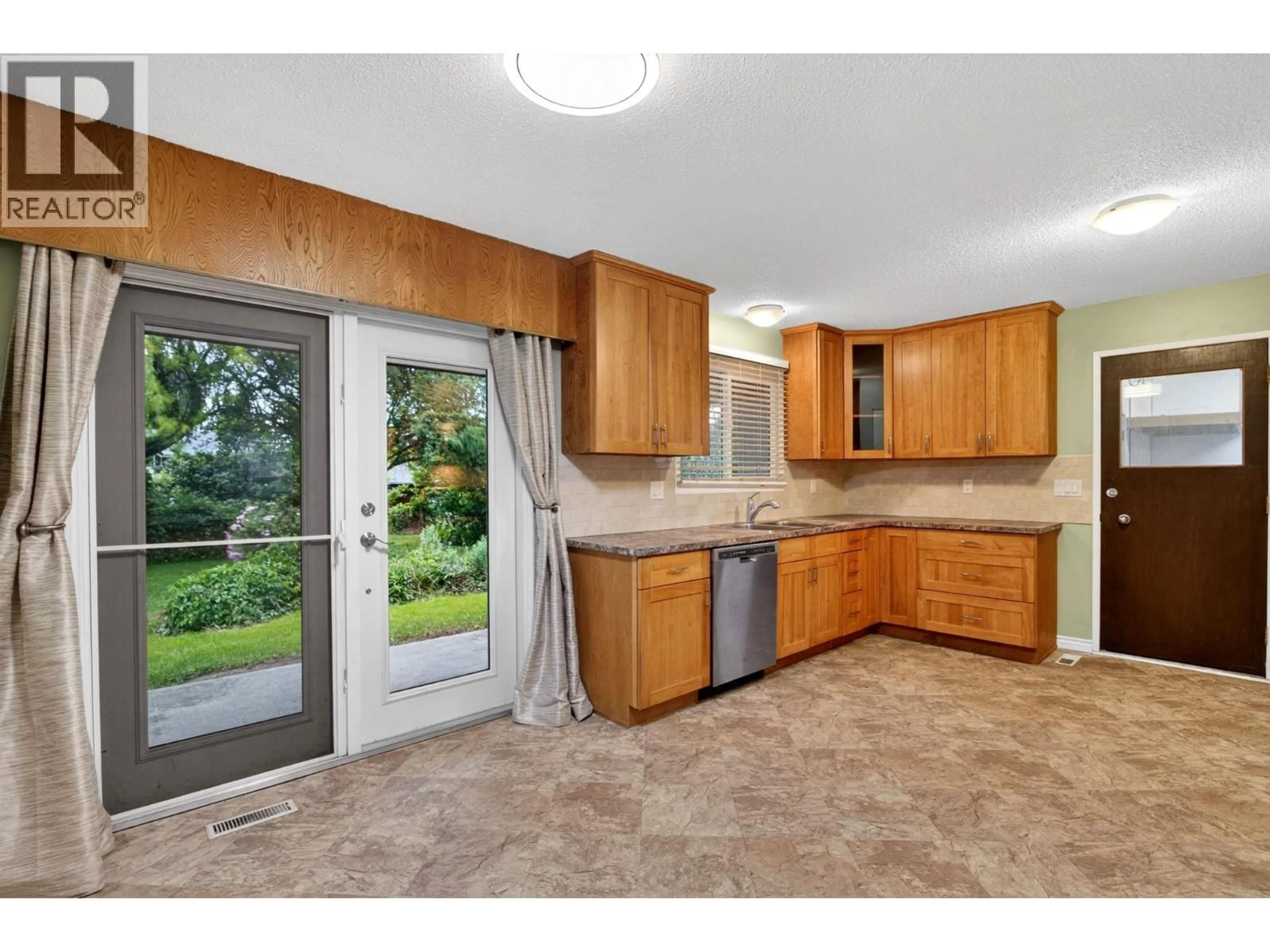 Unknown for 300 PATTERSON ROAD, Kelowna British Columbia V1X2L2