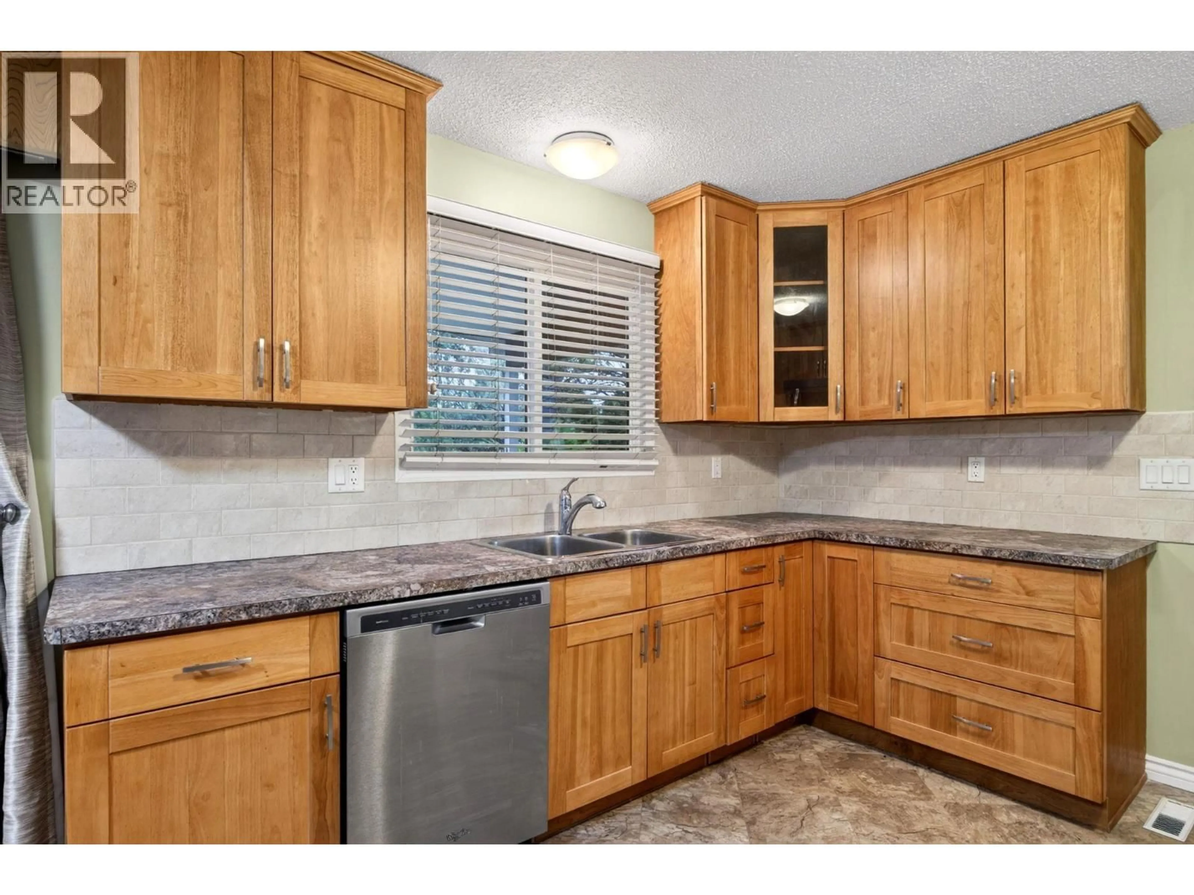 Standard kitchen, unknown for 300 PATTERSON ROAD, Kelowna British Columbia V1X2L2