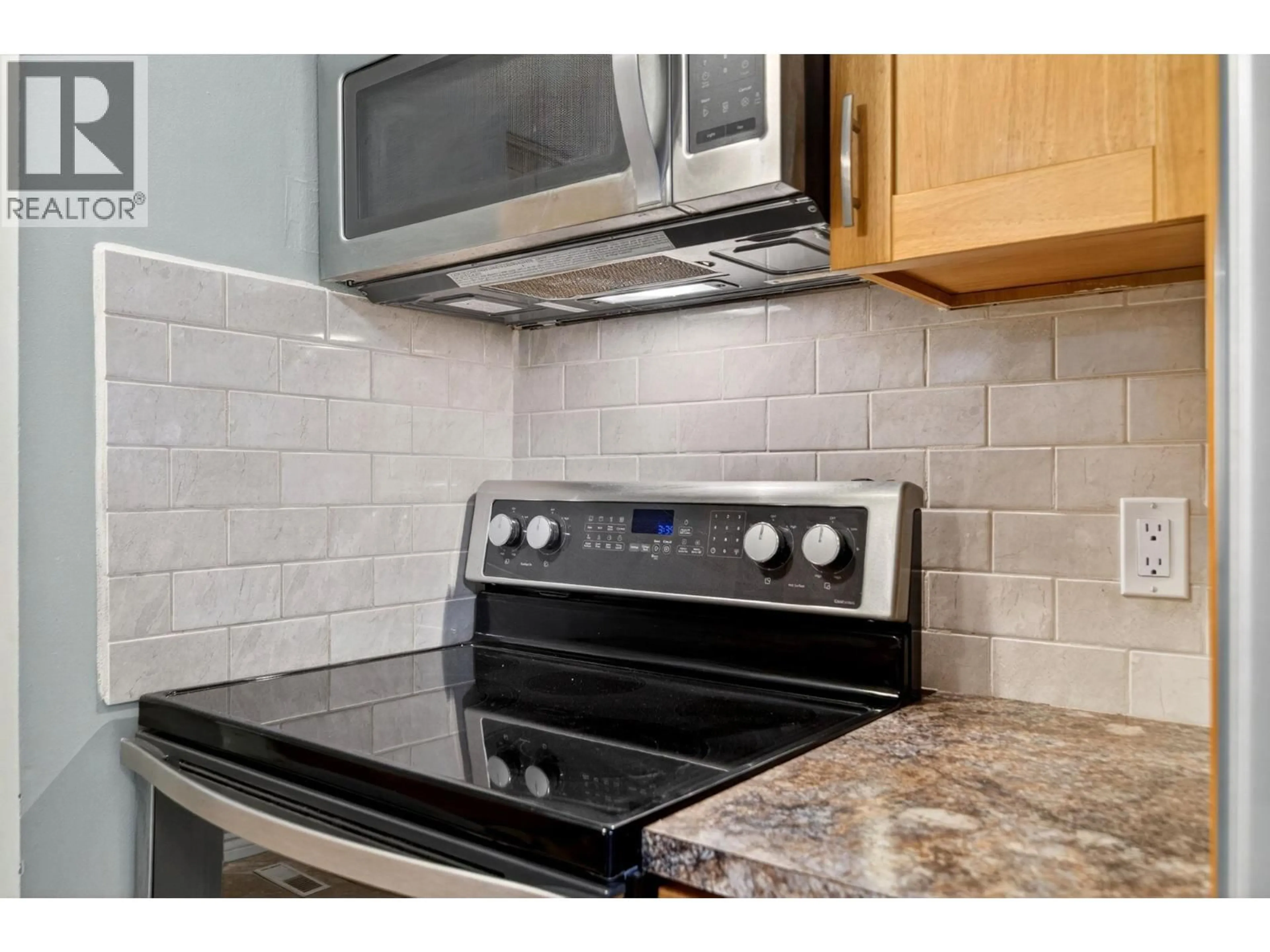 Standard kitchen, ceramic/tile floor for 300 PATTERSON ROAD, Kelowna British Columbia V1X2L2