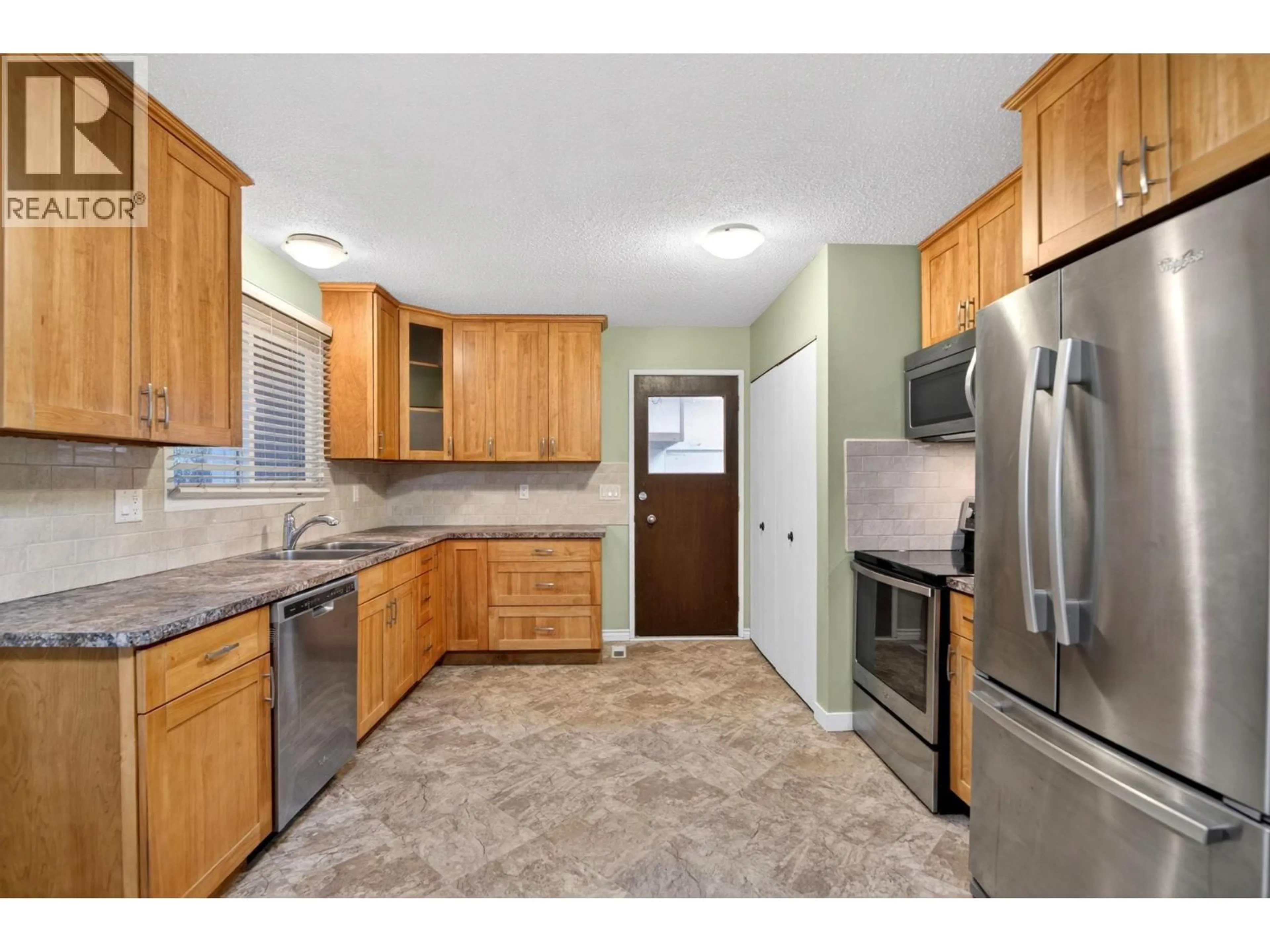 Standard kitchen, unknown for 300 PATTERSON ROAD, Kelowna British Columbia V1X2L2