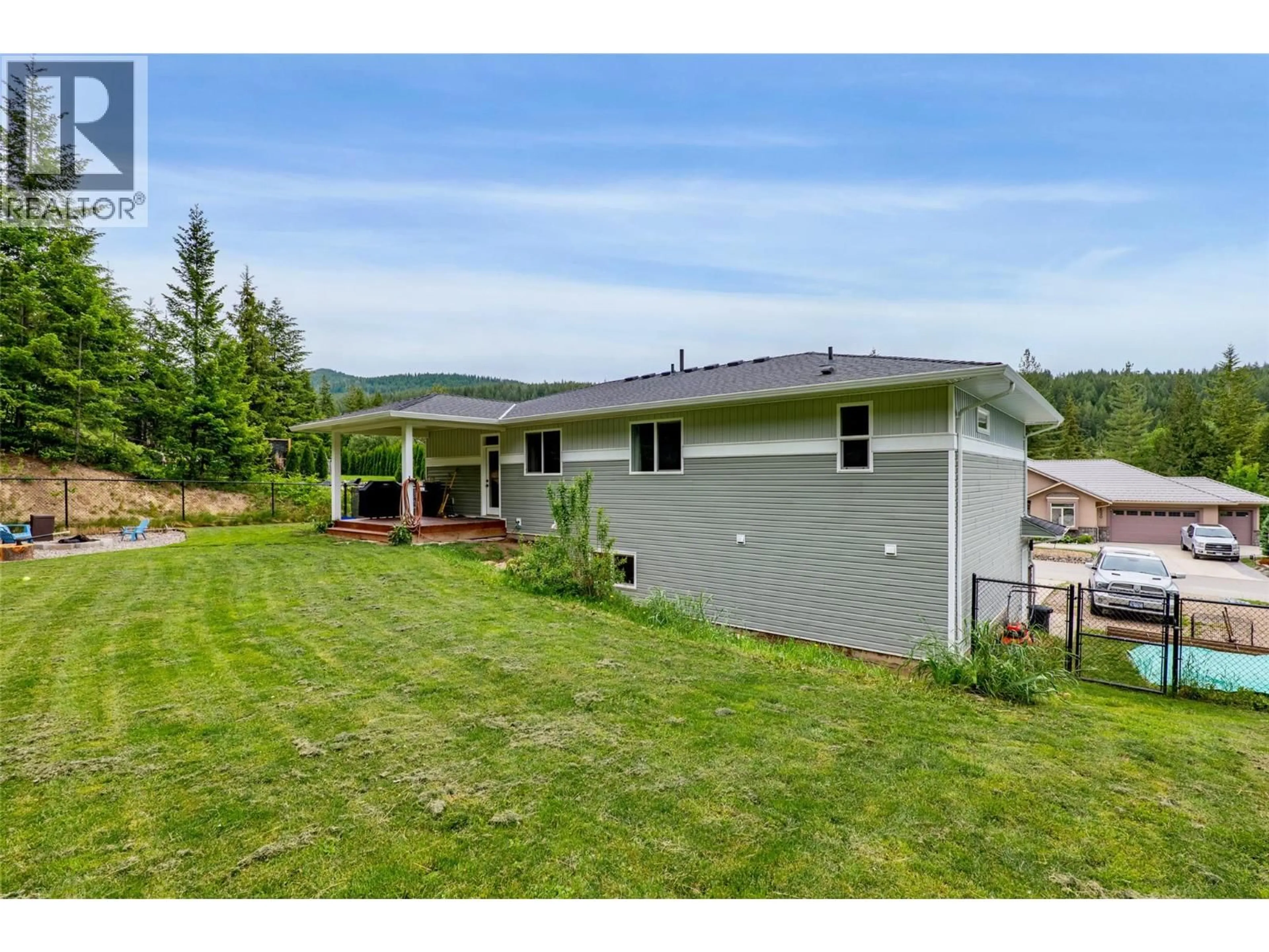 A pic from outside/outdoor area/front of a property/back of a property/a pic from drone, mountain view for 2533 VALLEY PLACE, Blind Bay British Columbia V0E1H2