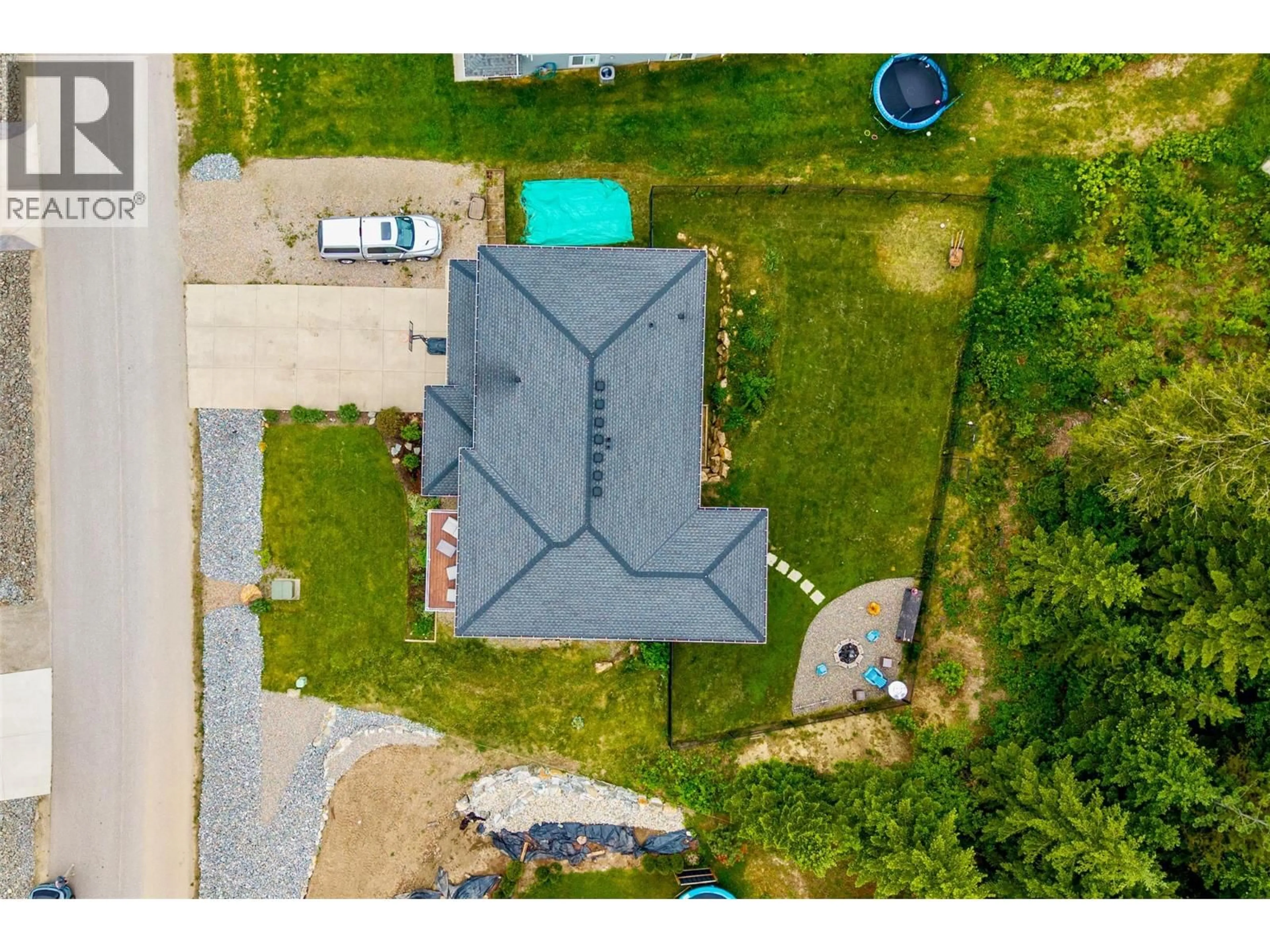 A pic from outside/outdoor area/front of a property/back of a property/a pic from drone, unknown for 2533 VALLEY PLACE, Blind Bay British Columbia V0E1H2