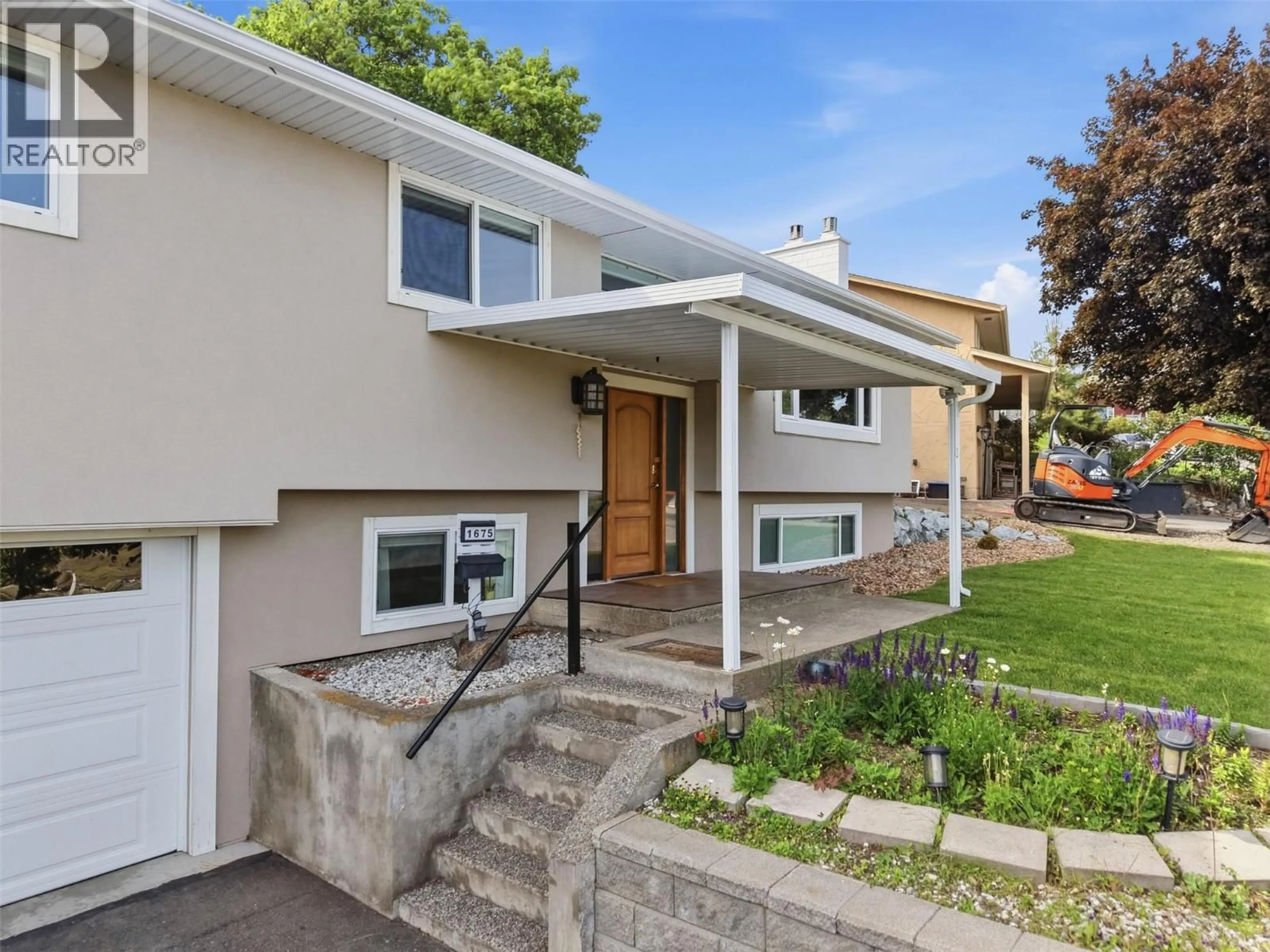 Home with vinyl exterior material, street for 1675 SPRINGHAVEN PLACE PLACE, Kamloops British Columbia V2E1C7