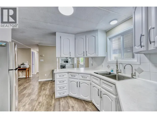 4911 CEDAR LANE, Osoyoos 4