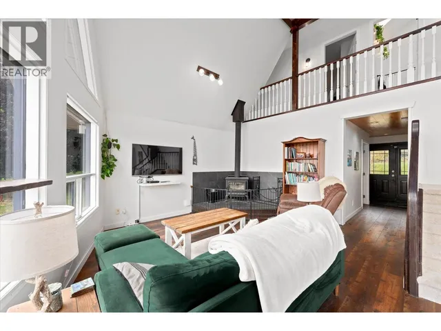1957 HUCKLEBERRY ROAD, Kelowna 3
