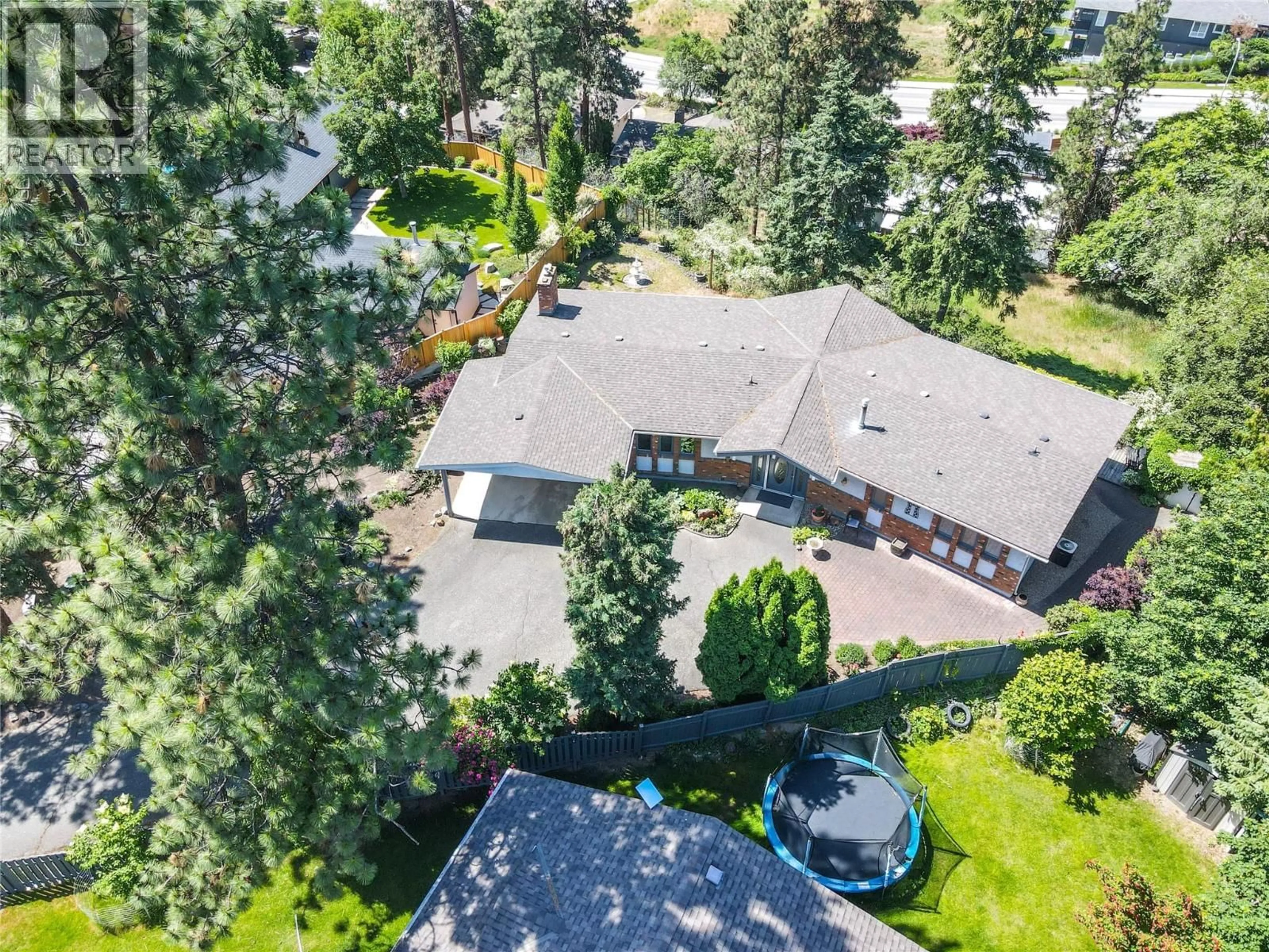 A pic from outside/outdoor area/front of a property/back of a property/a pic from drone, unknown for 20 ALAMEDA COURT, Kelowna British Columbia V1V1C7