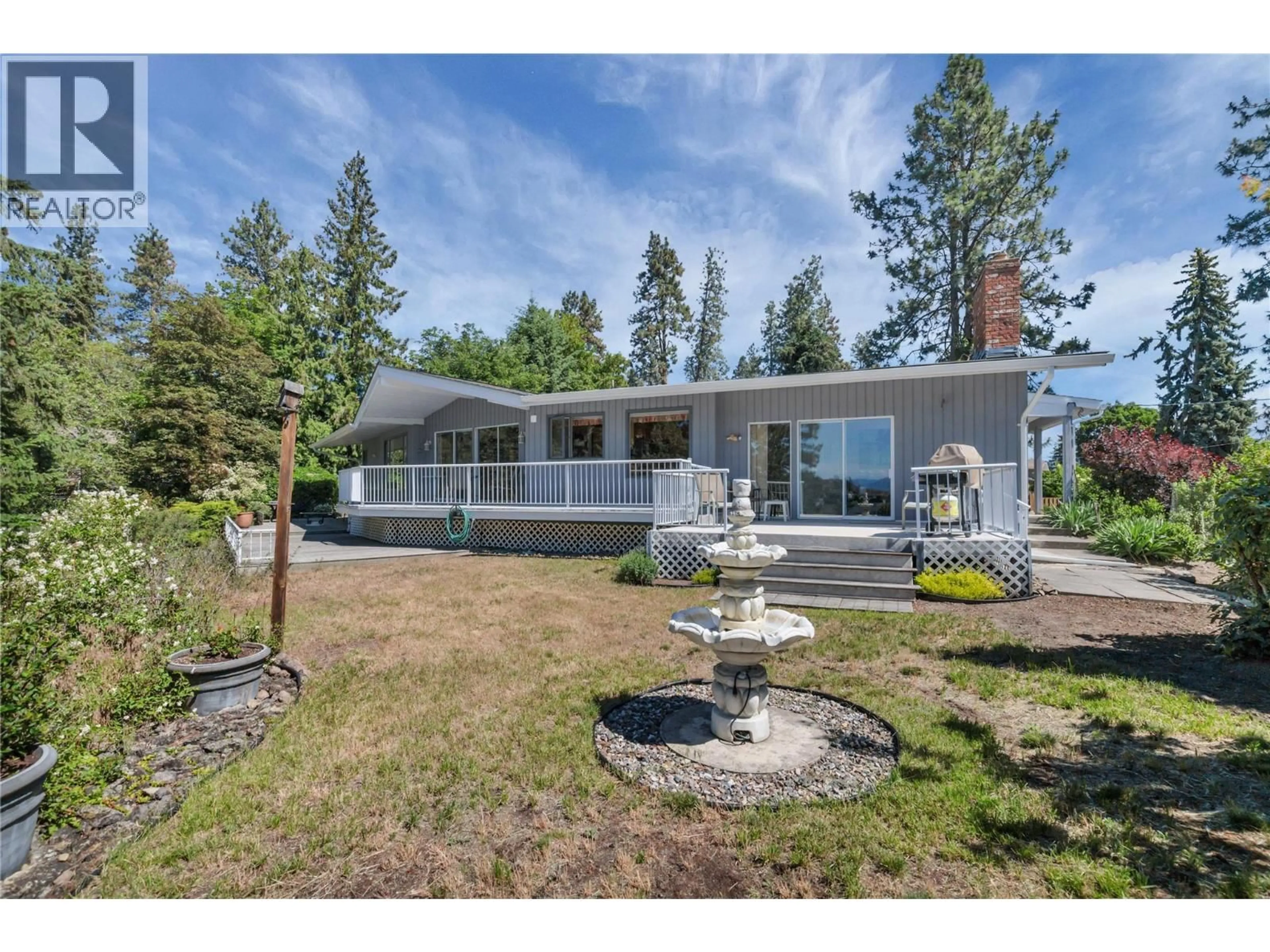 A pic from outside/outdoor area/front of a property/back of a property/a pic from drone, water/lake/river/ocean view for 20 ALAMEDA COURT, Kelowna British Columbia V1V1C7