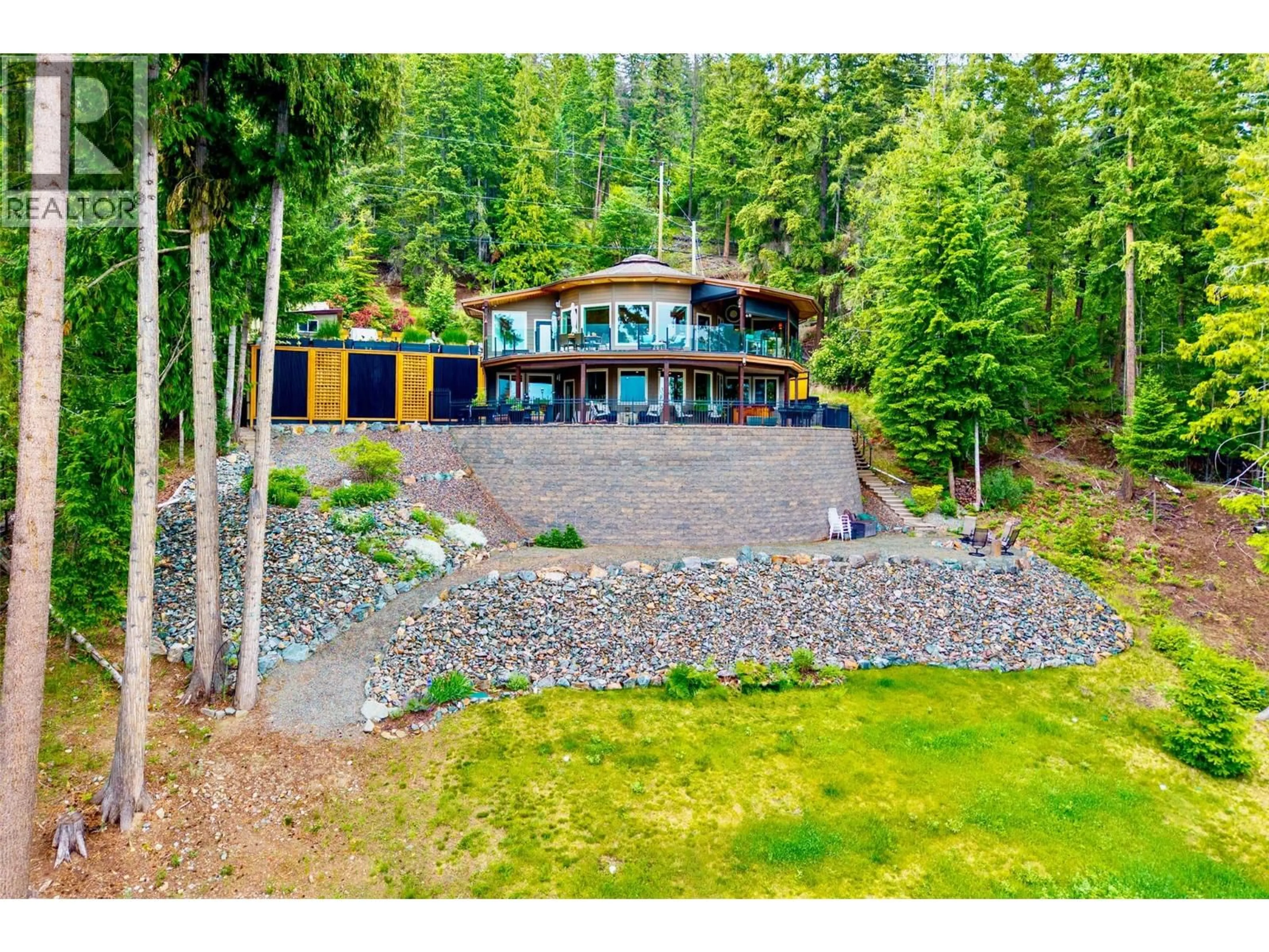 A pic from outside/outdoor area/front of a property/back of a property/a pic from drone, water/lake/river/ocean view for 7712 COLUMBIA DRIVE, Anglemont British Columbia V0E1M8