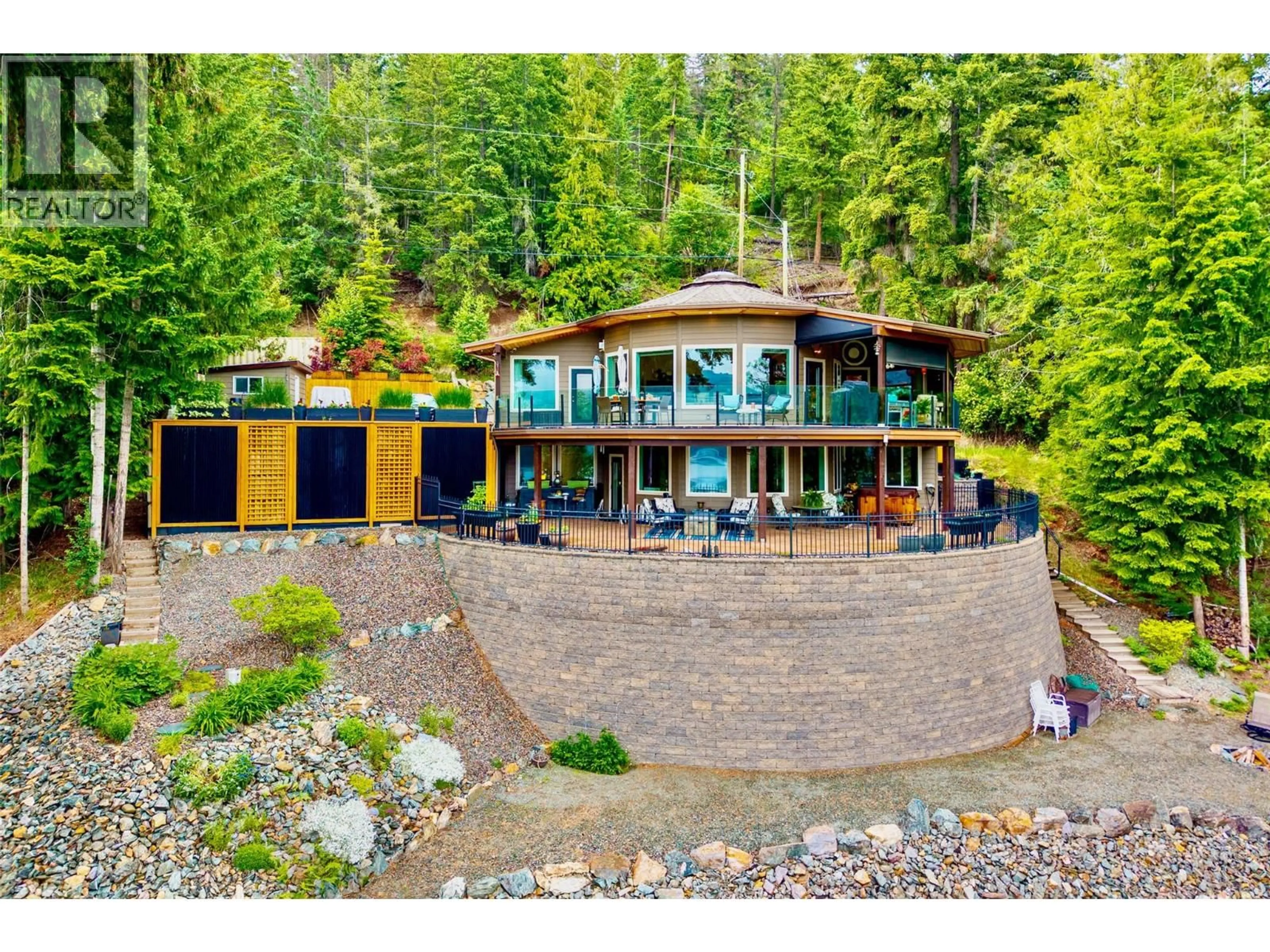 A pic from outside/outdoor area/front of a property/back of a property/a pic from drone, water/lake/river/ocean view for 7712 COLUMBIA DRIVE, Anglemont British Columbia V0E1M8