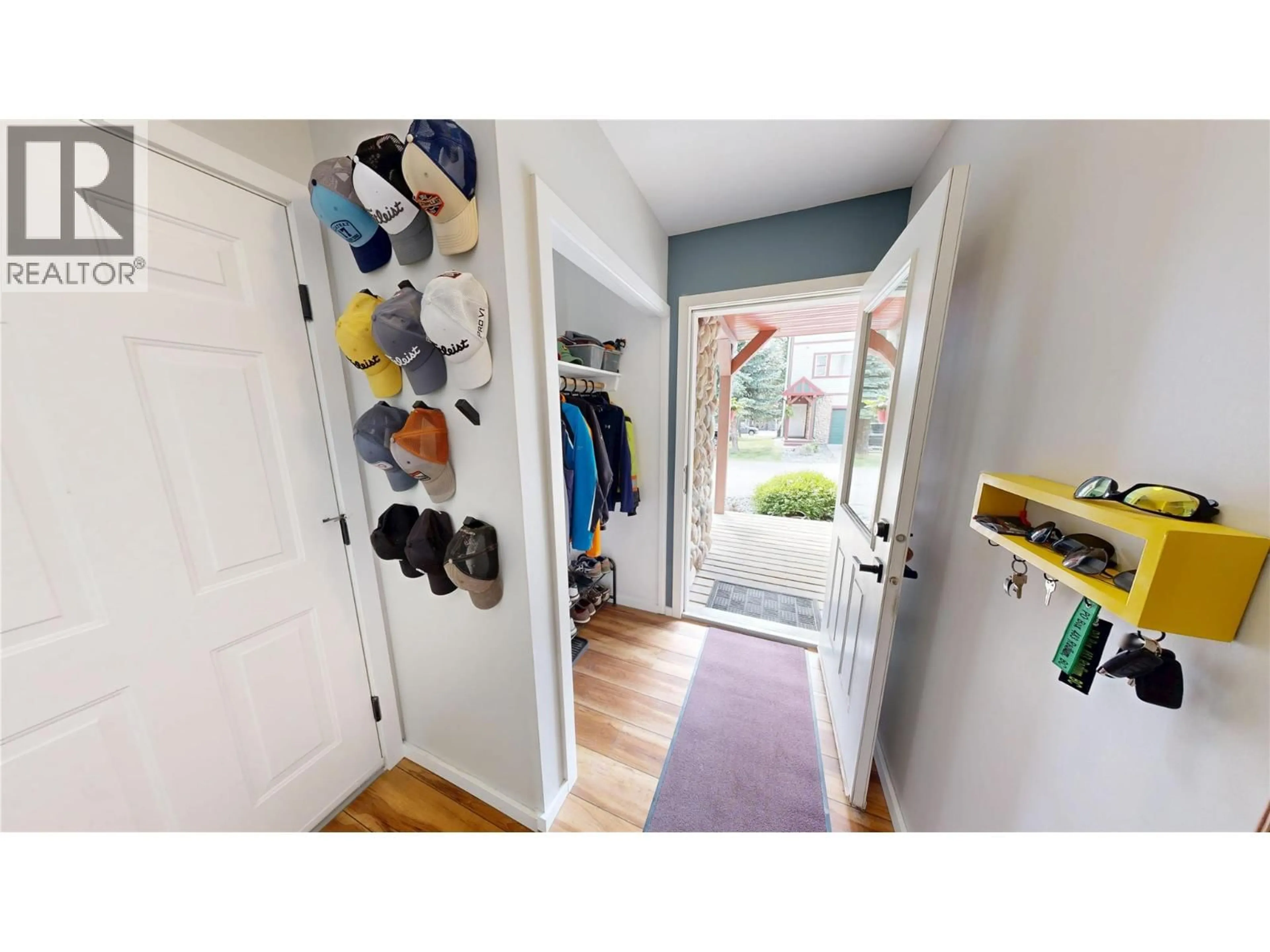 Indoor entryway for 149 - 4835 RADIUM BOULEVARD, Radium Hot Springs British Columbia V0A1M0