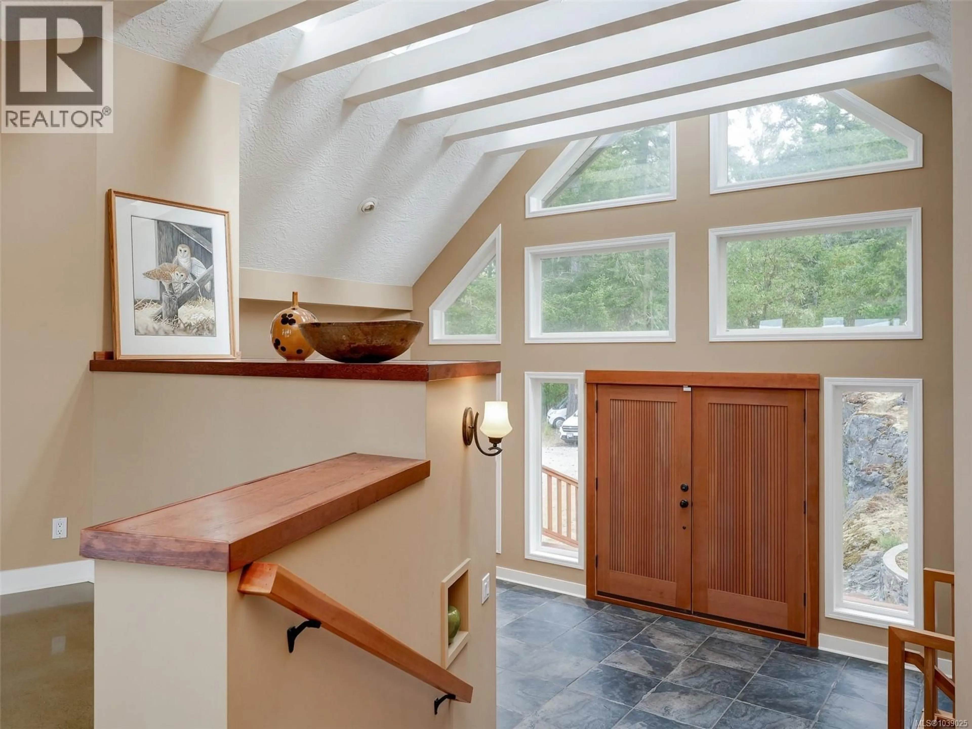 Indoor entryway for 560 WILDERNESS PLACE, Sooke British Columbia V9Z1C4