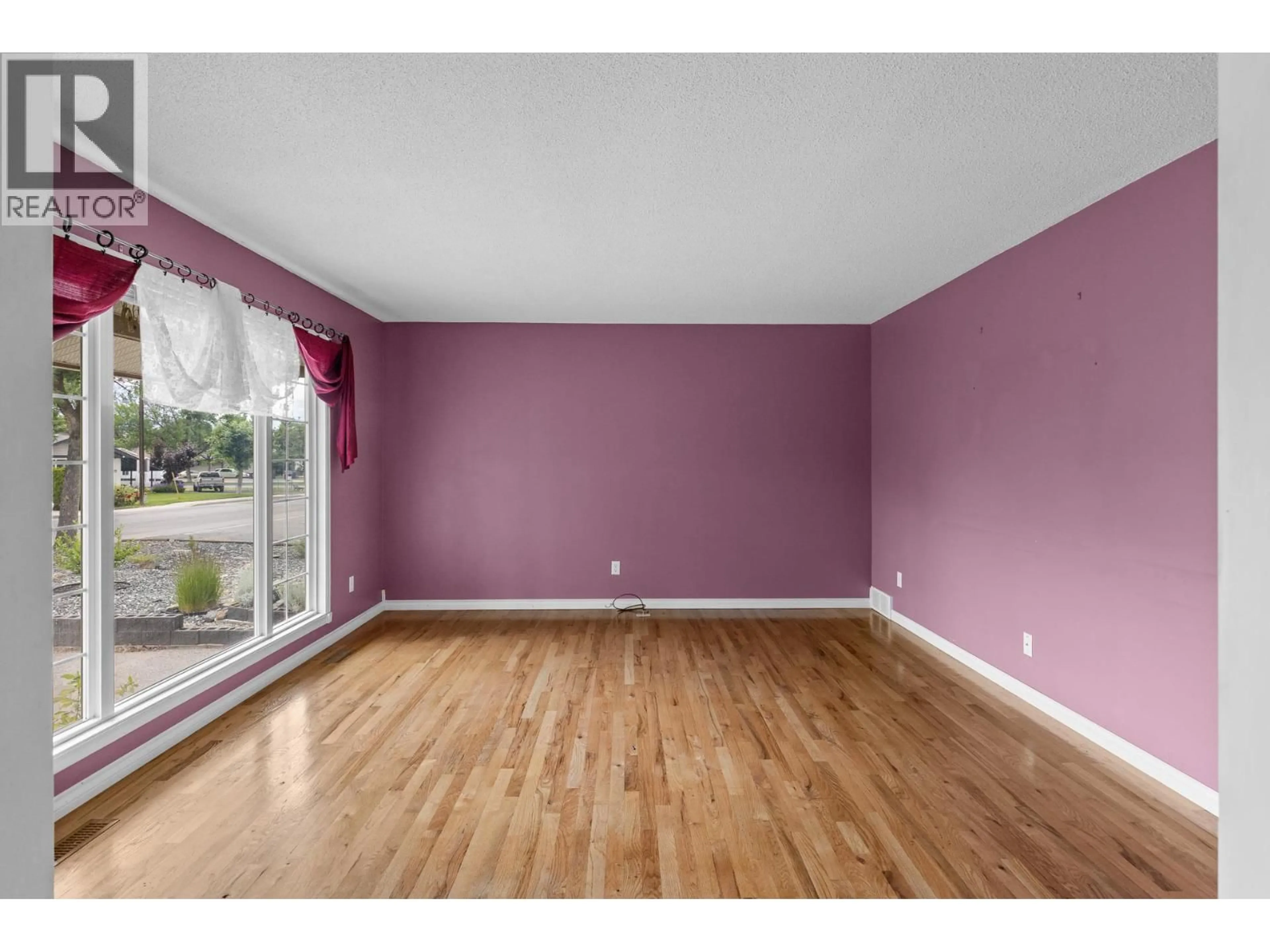 A pic of a room for 975 NEPTUNE ROAD, Kelowna British Columbia V1X3E4