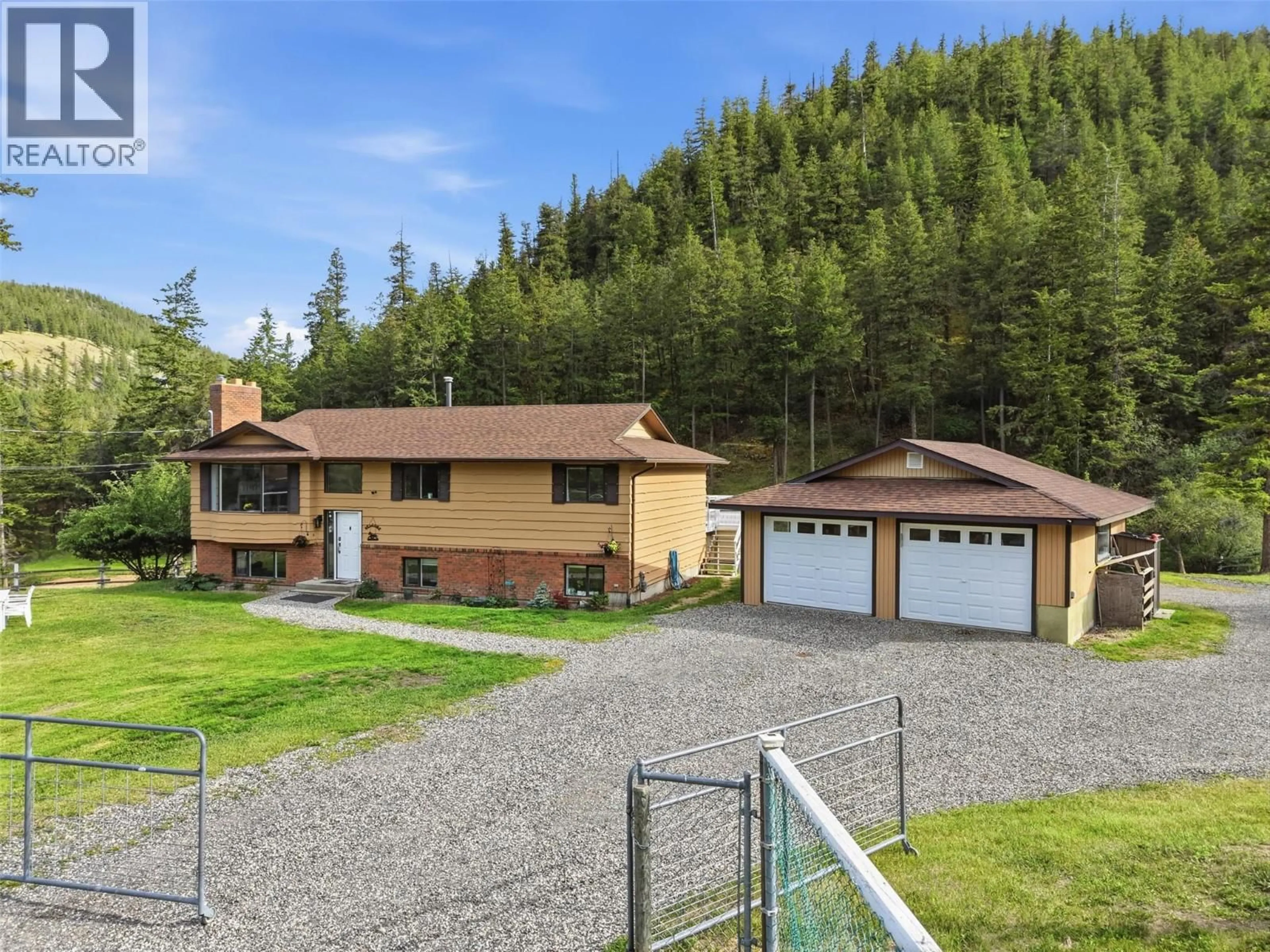 A pic from outside/outdoor area/front of a property/back of a property/a pic from drone, mountain view for 2015 PRATT ROAD, Kamloops British Columbia V2C5Z7