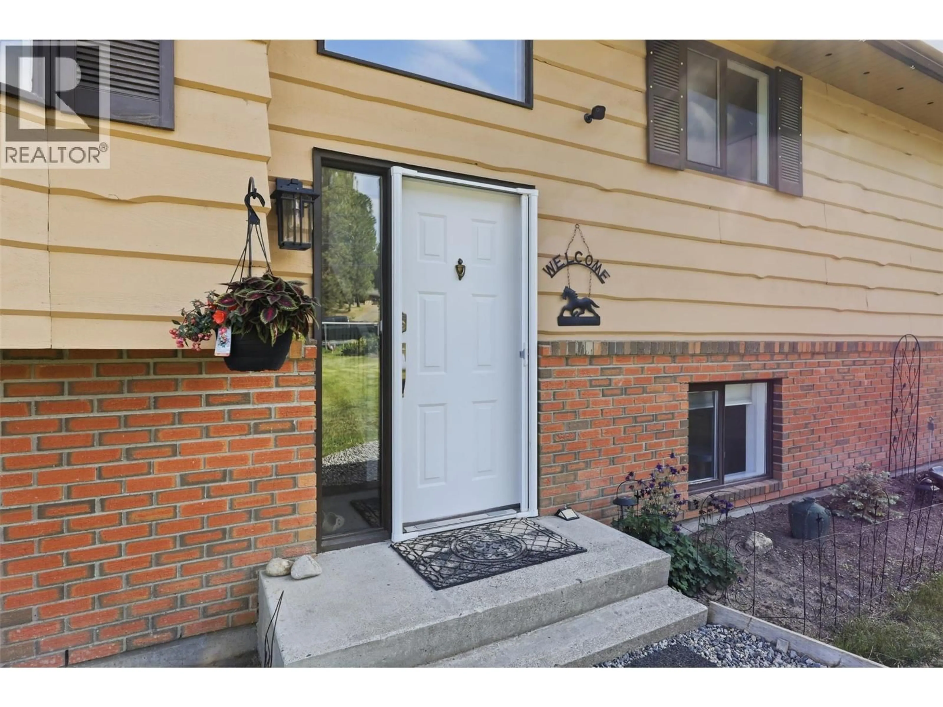 Indoor entryway for 2015 PRATT ROAD, Kamloops British Columbia V2C5Z7