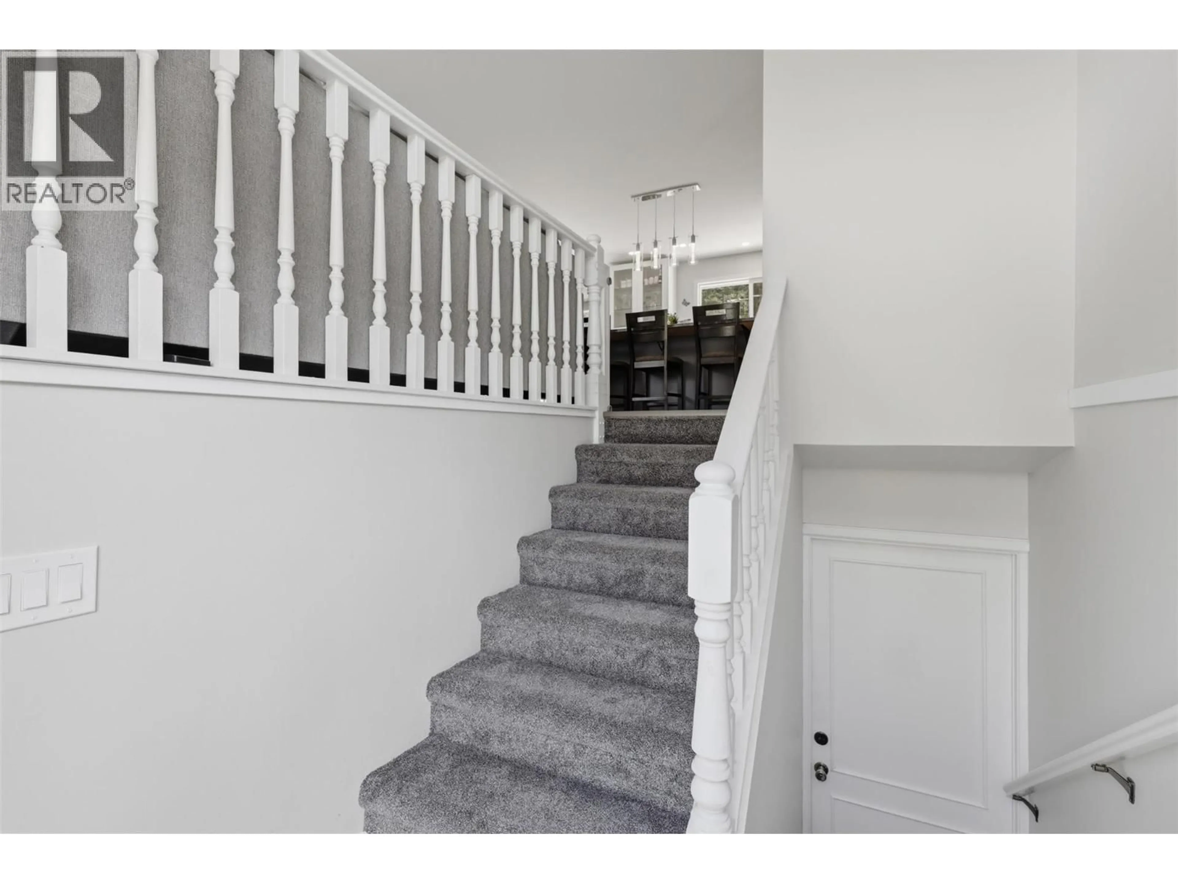 Stairs for 2015 PRATT ROAD, Kamloops British Columbia V2C5Z7