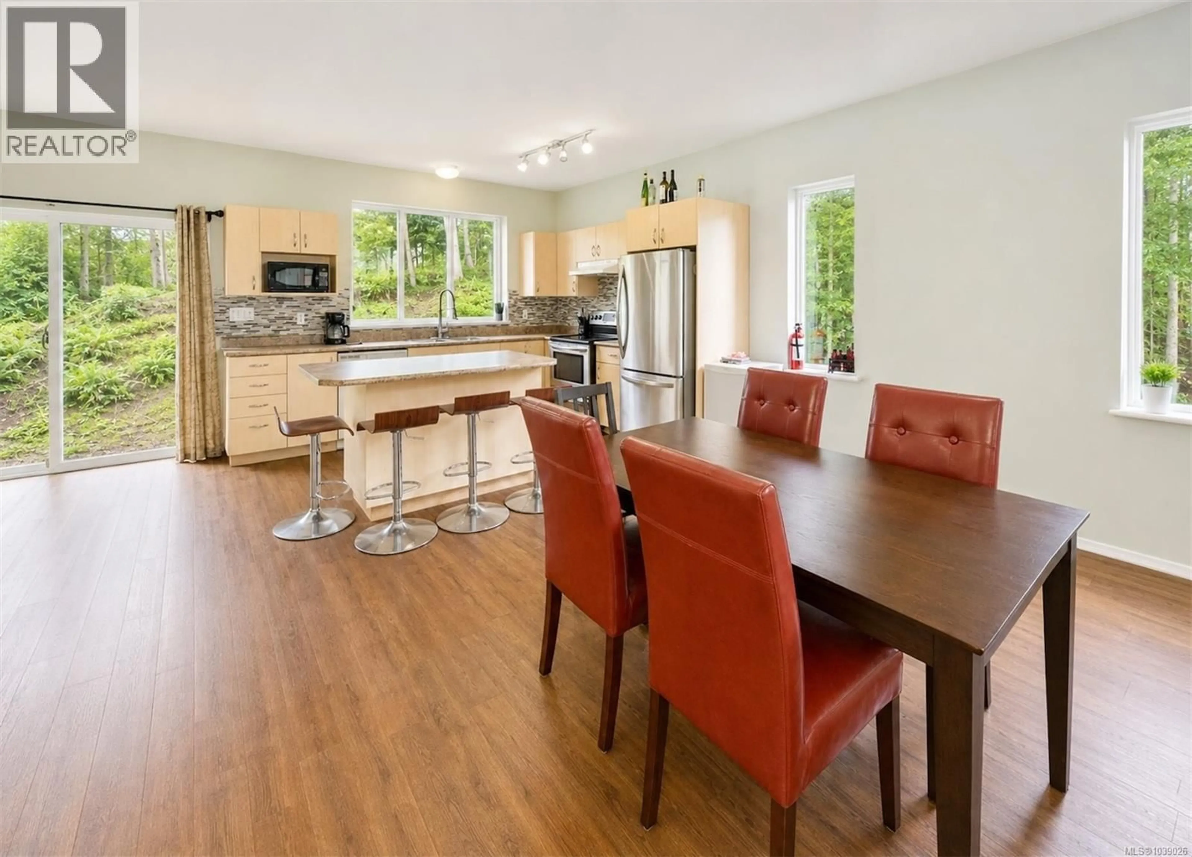 Open concept kitchen, wood/laminate floor for 645 SHORE PINE CRESCENT, Tofino British Columbia V0R2Z0