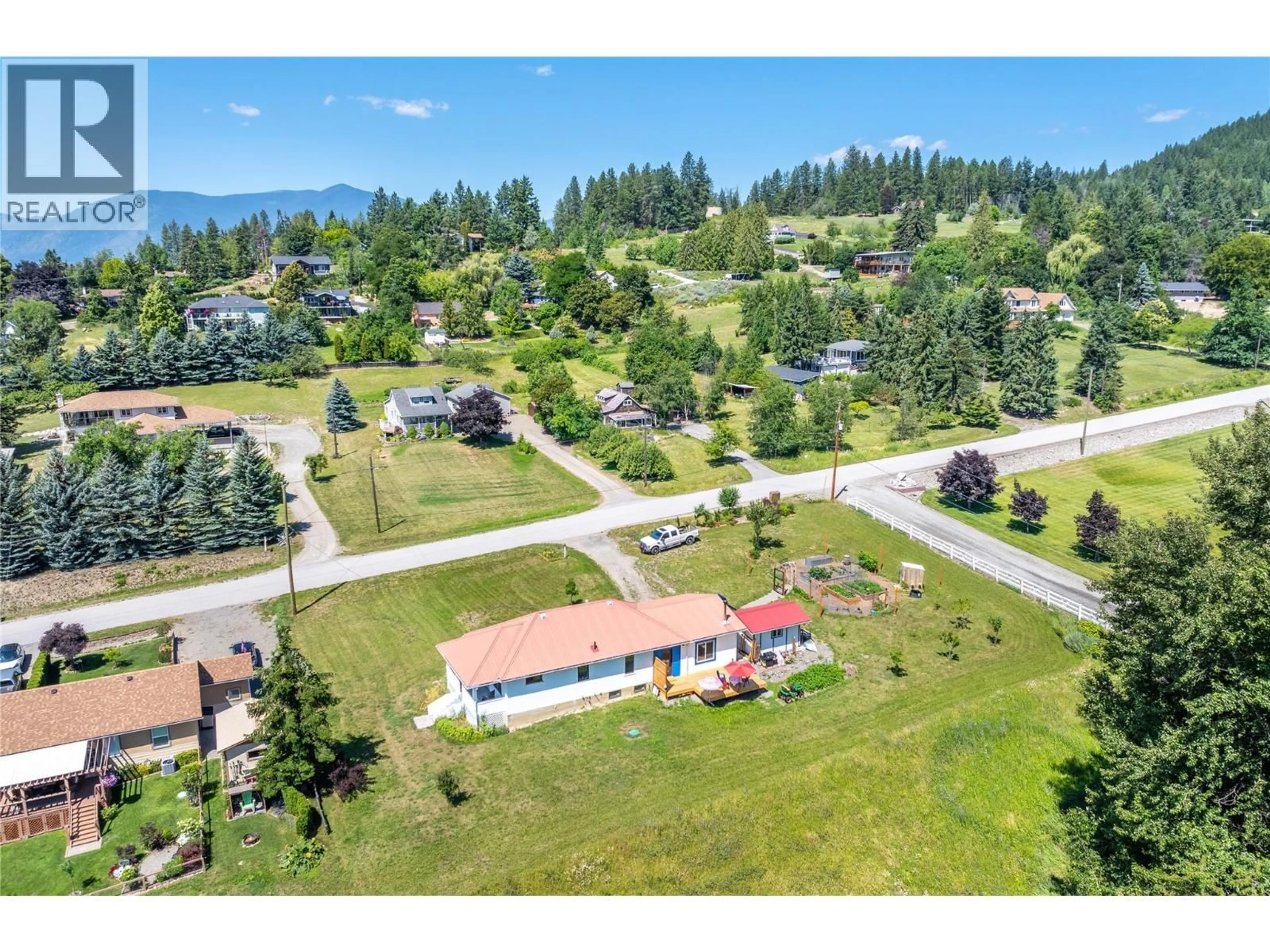 A pic from outside/outdoor area/front of a property/back of a property/a pic from drone, mountain view for 216 27TH AVENUE, Creston British Columbia V0B1G0